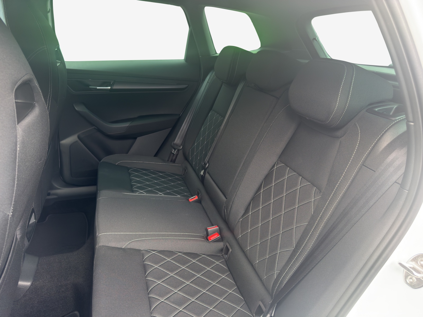 SKODA Karoq 2.0 TSI SportLine 4x4 DSG-image-11