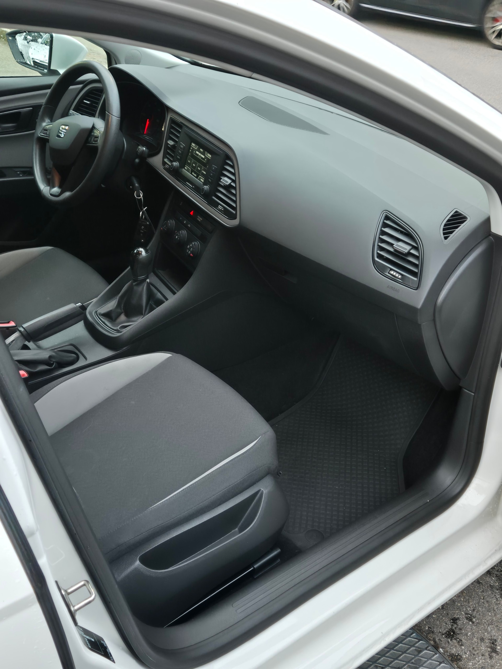 SEAT Leon ST 1.6 TDI Style 4Drive-image-7