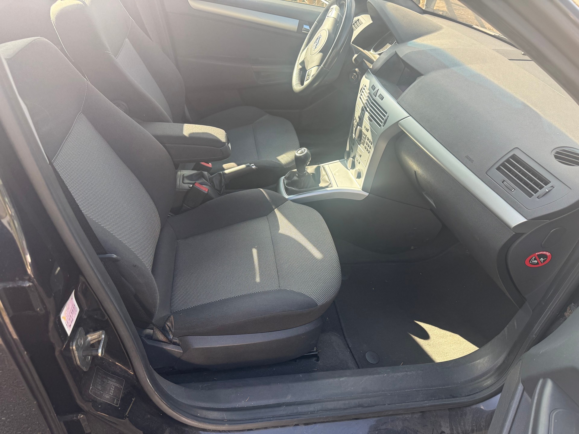 OPEL Astra Caravan 1.9 CDTi 16V Enjoy-image-4