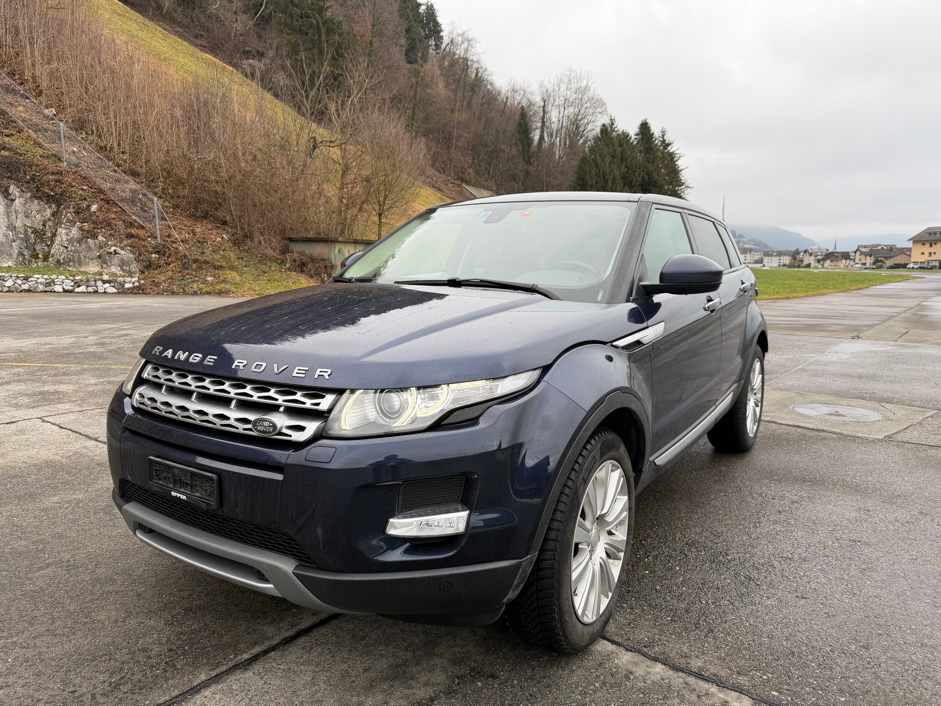 LAND ROVER Range Rover Evoque 2.2 TD4 Prestige AT9-image-0