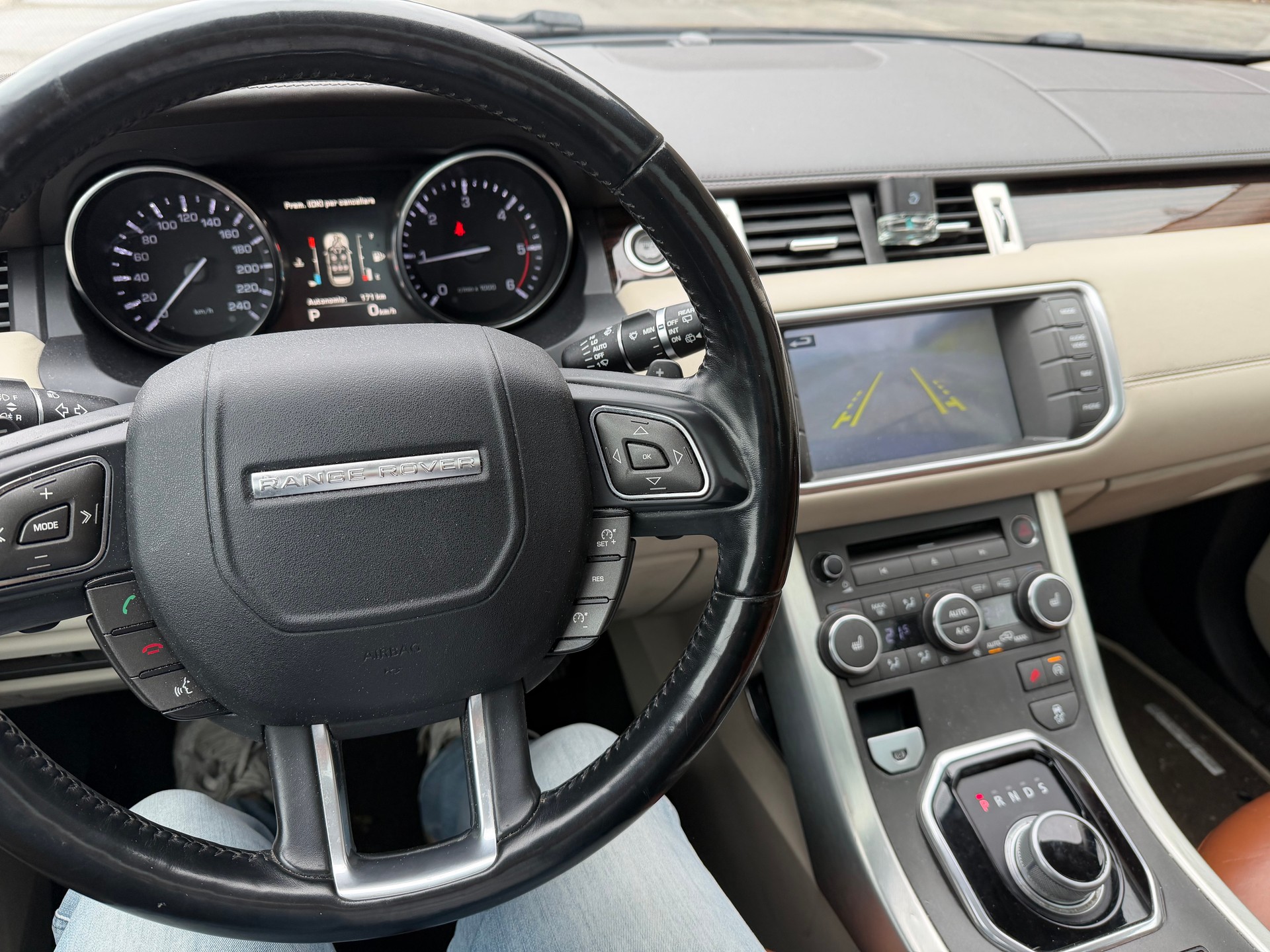LAND ROVER Range Rover Evoque 2.2 TD4 Prestige AT9-image-14
