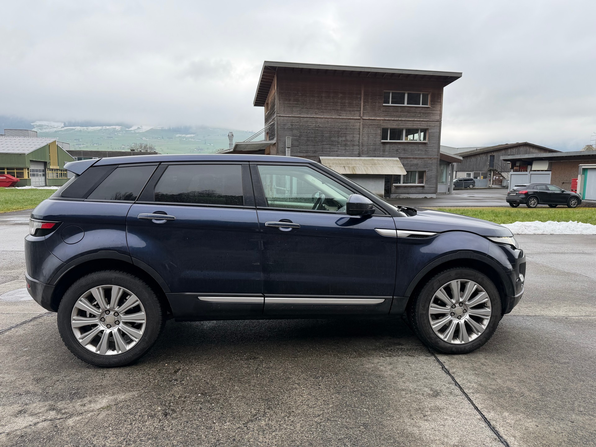 LAND ROVER Range Rover Evoque 2.2 TD4 Prestige AT9-image-4