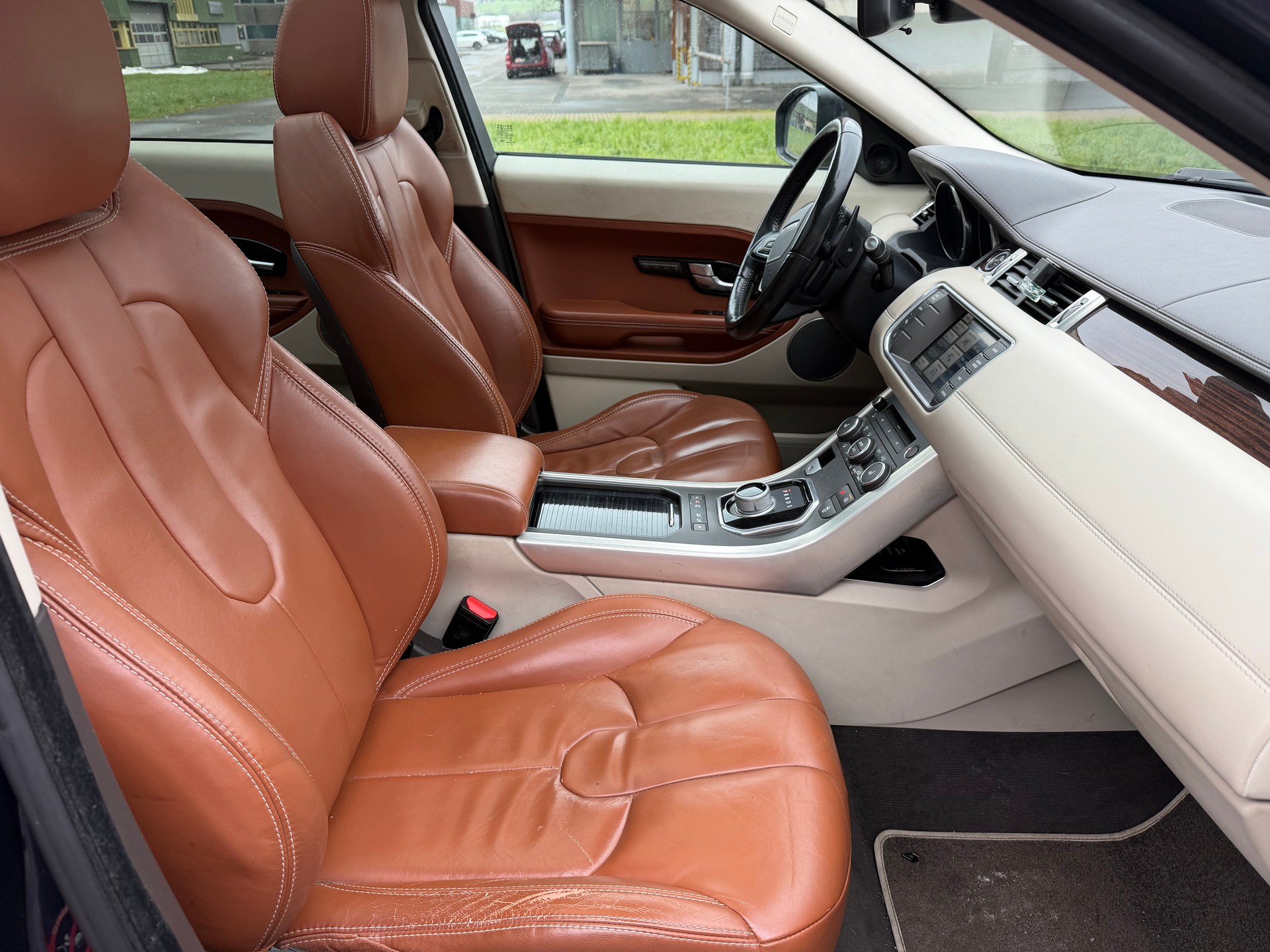 LAND ROVER Range Rover Evoque 2.2 TD4 Prestige AT9-image-9