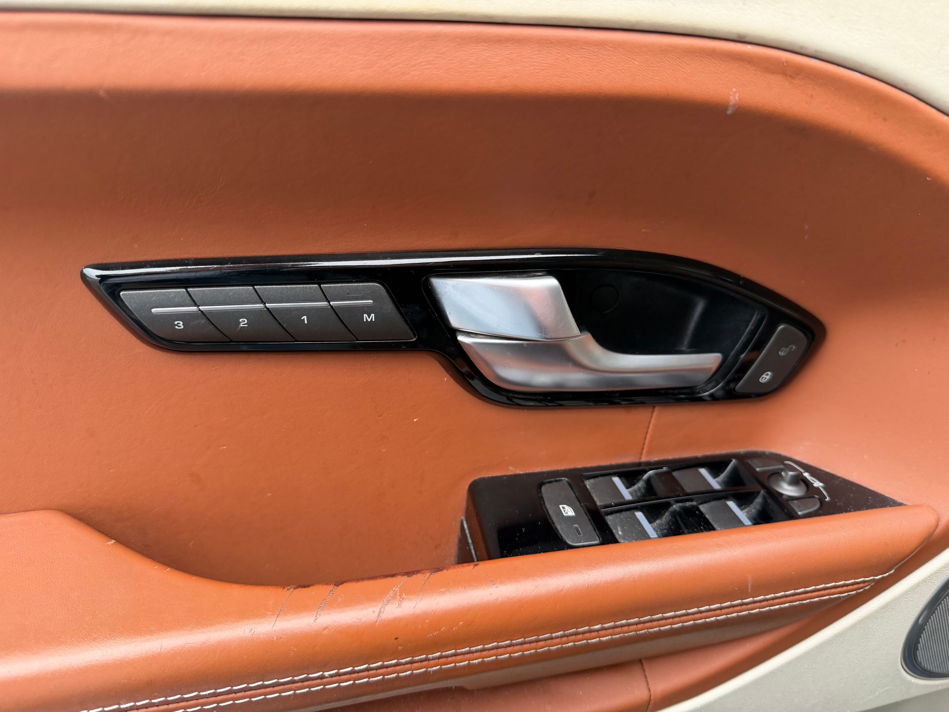 LAND ROVER Range Rover Evoque 2.2 TD4 Prestige AT9-image-12