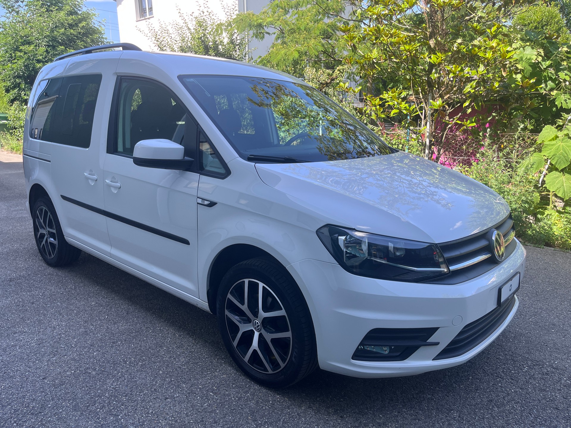VW Caddy 2.0 TDI Family DSG-image-2