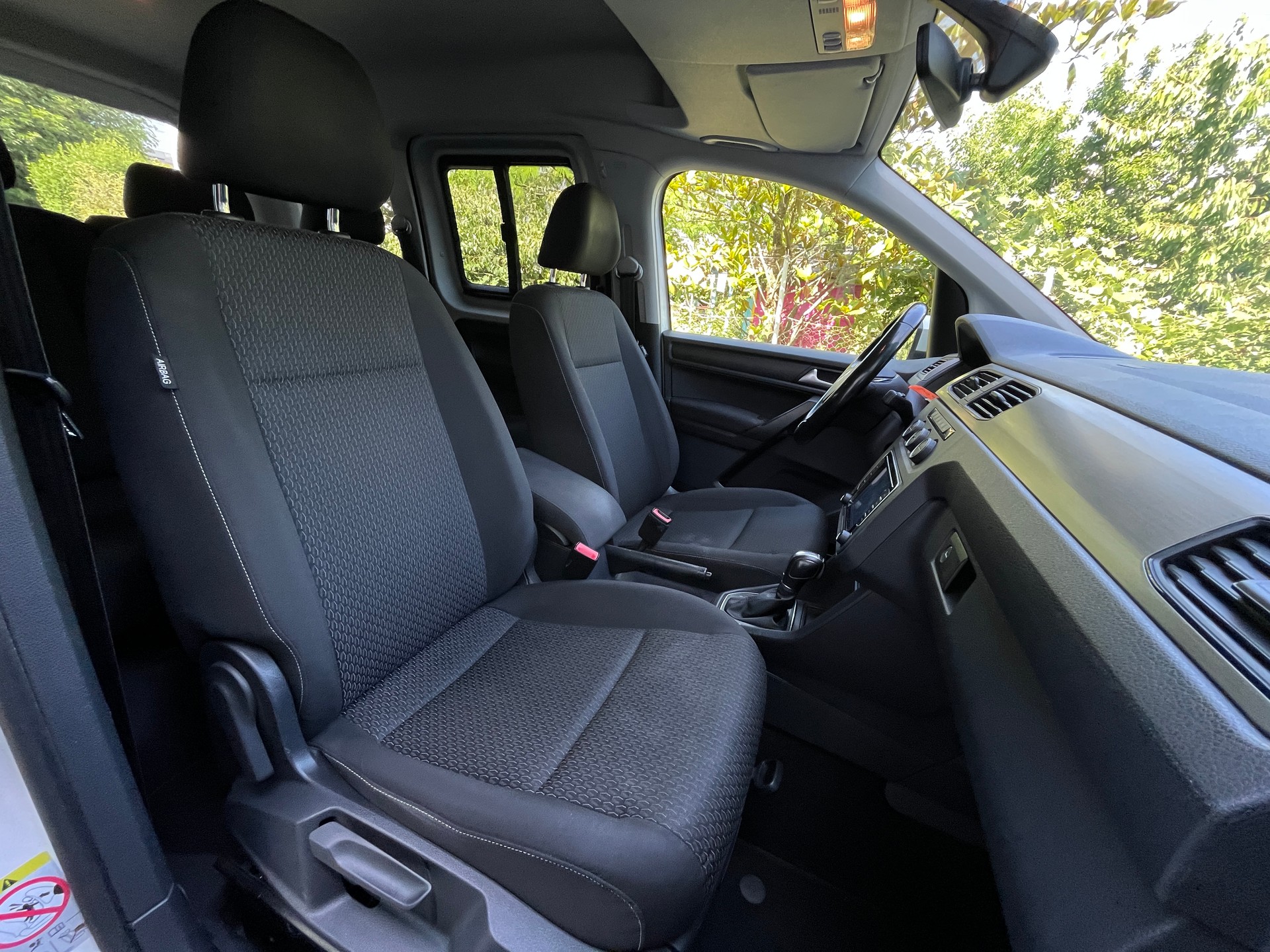 VW Caddy 2.0 TDI Family DSG-image-6