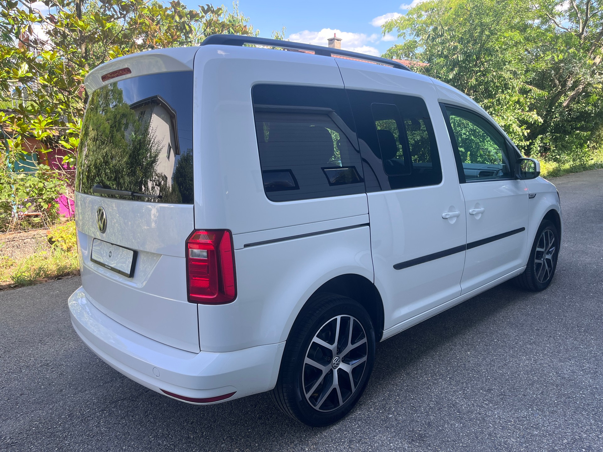VW Caddy 2.0 TDI Family DSG-image-3