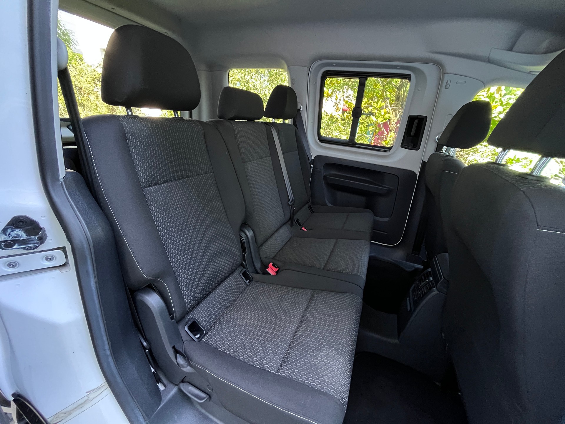VW Caddy 2.0 TDI Family DSG-image-11