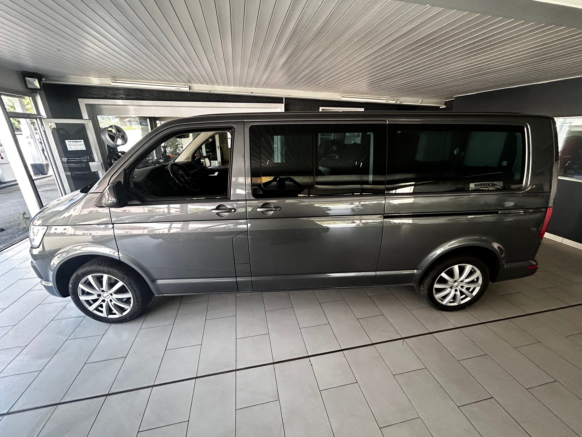 VW T6 Caravelle 2.0 TDI Comfortline 4Motion DSG-image-3
