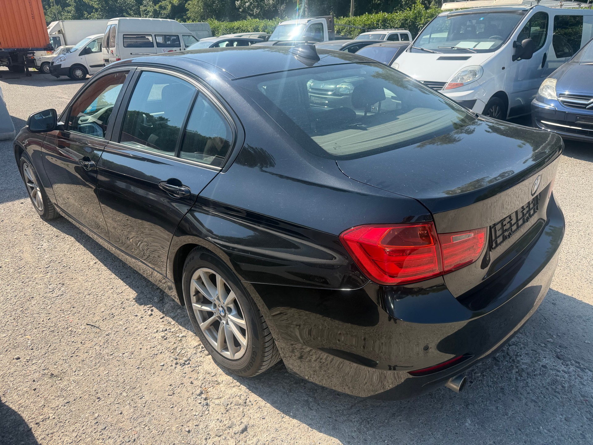 BMW 318d Modern Line Steptronic-image-5