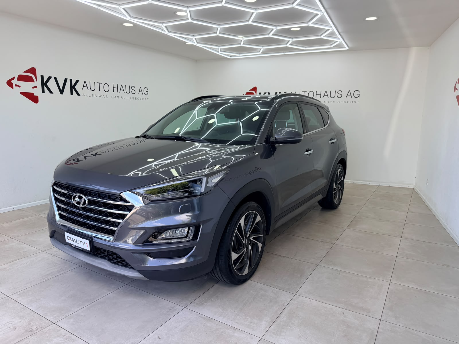 HYUNDAI Tucson 1.6 TGDI Amplia 4WD DCT-showroom-element-1