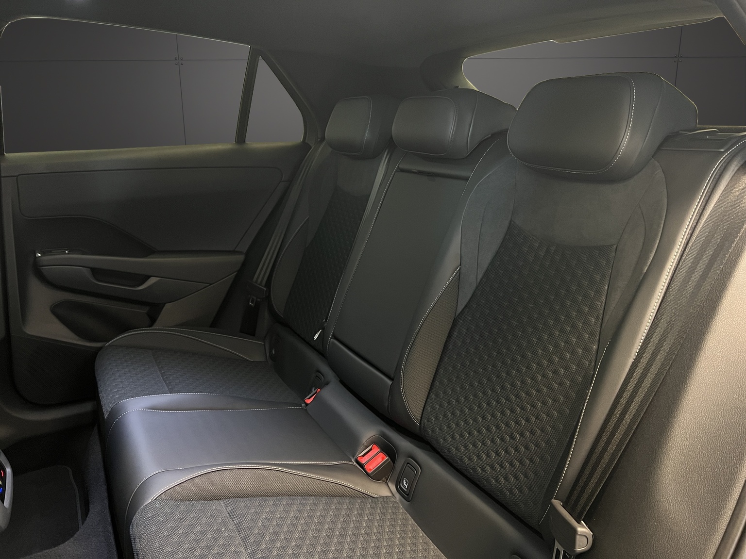 VW T-Roc 1.5 eTSI mHEV R-Line DSG-image-8