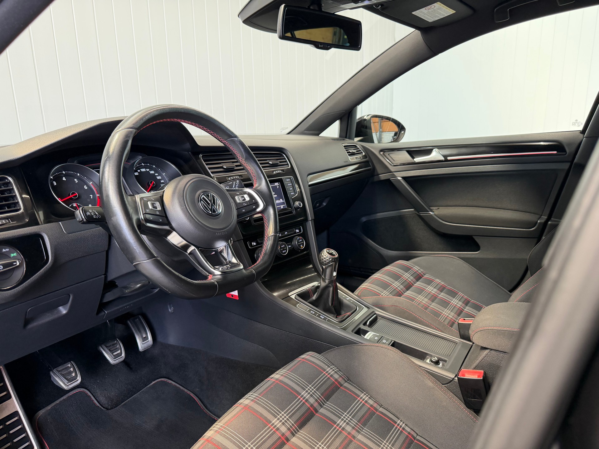 VW Golf 2.0 TSI GTI -frisch ab MFK & Service-image-16