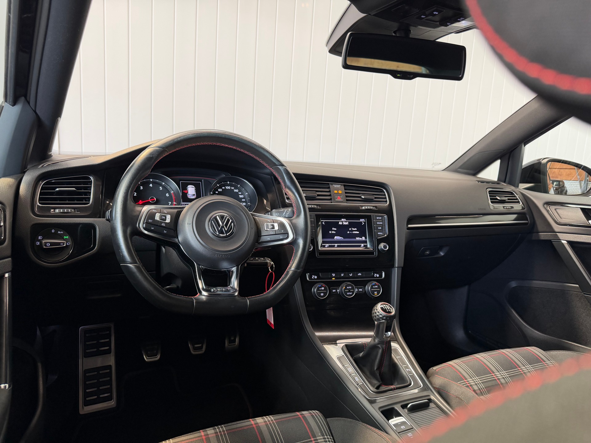 VW Golf 2.0 TSI GTI -frisch ab MFK & Service-image-13