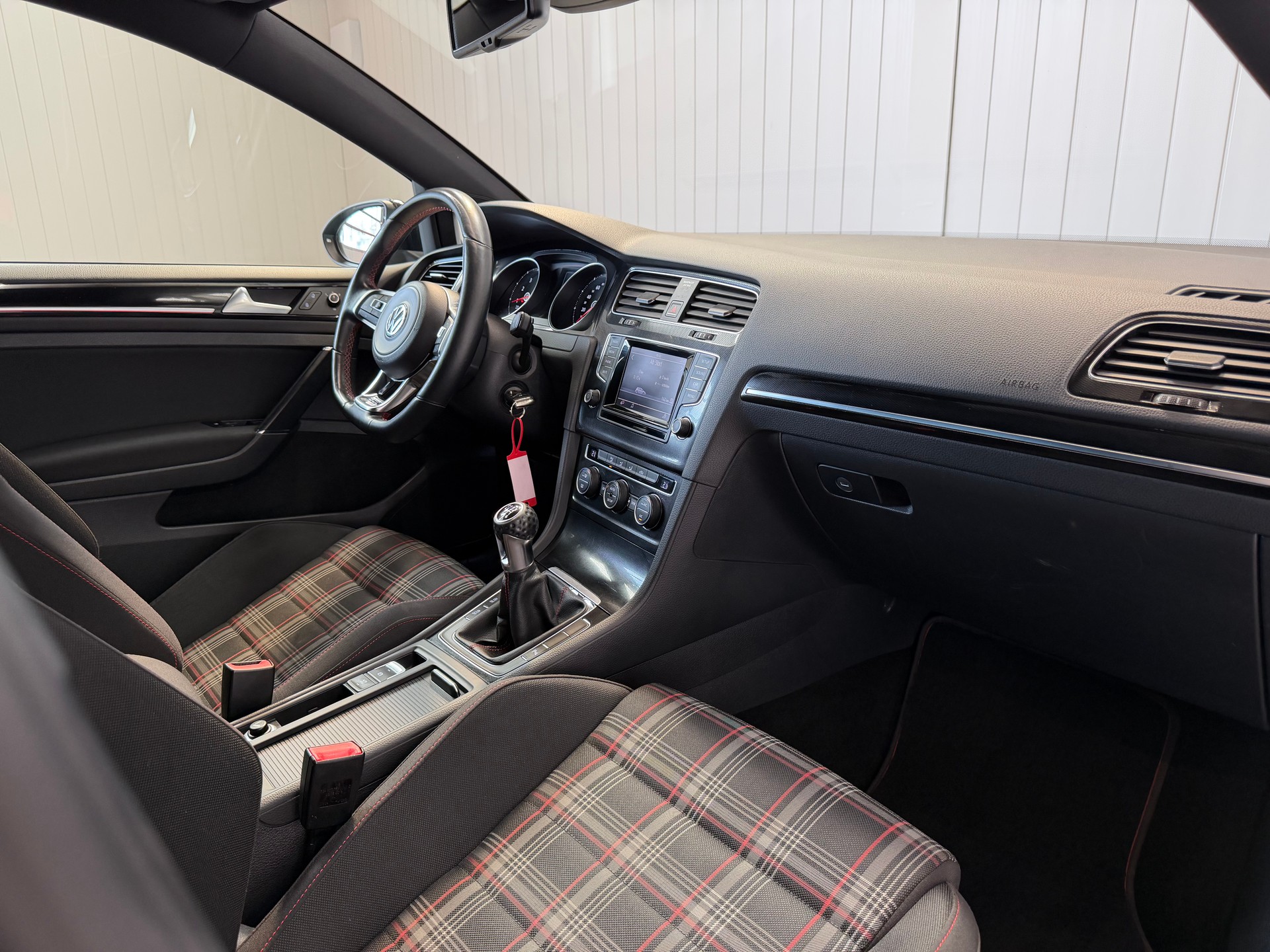 VW Golf 2.0 TSI GTI -frisch ab MFK & Service-image-17