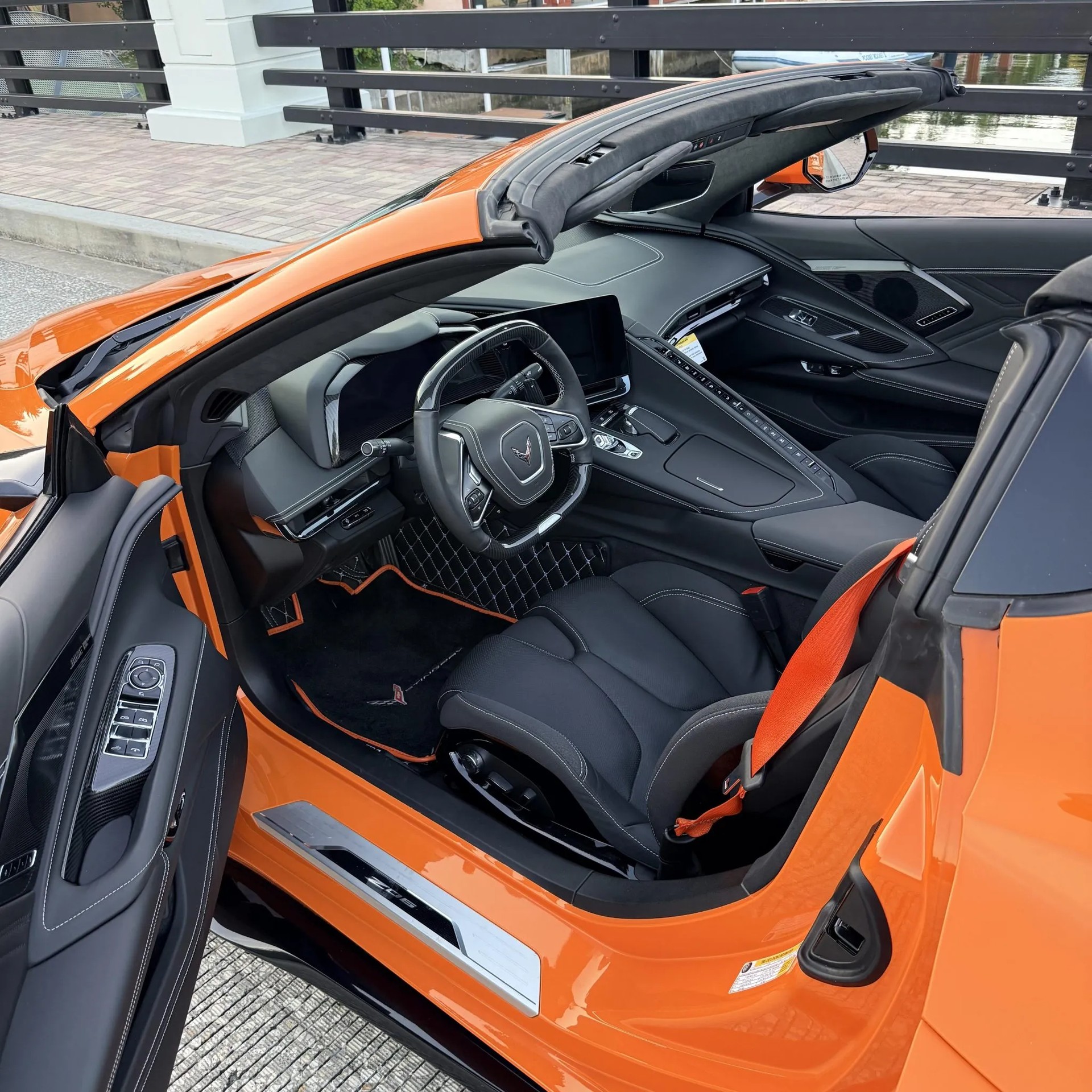 CHEVROLET Corvette Z06 Cabriolet 3LZ (US VERSION OHNE OPF MIT 681 PS)-showroom-element-2
