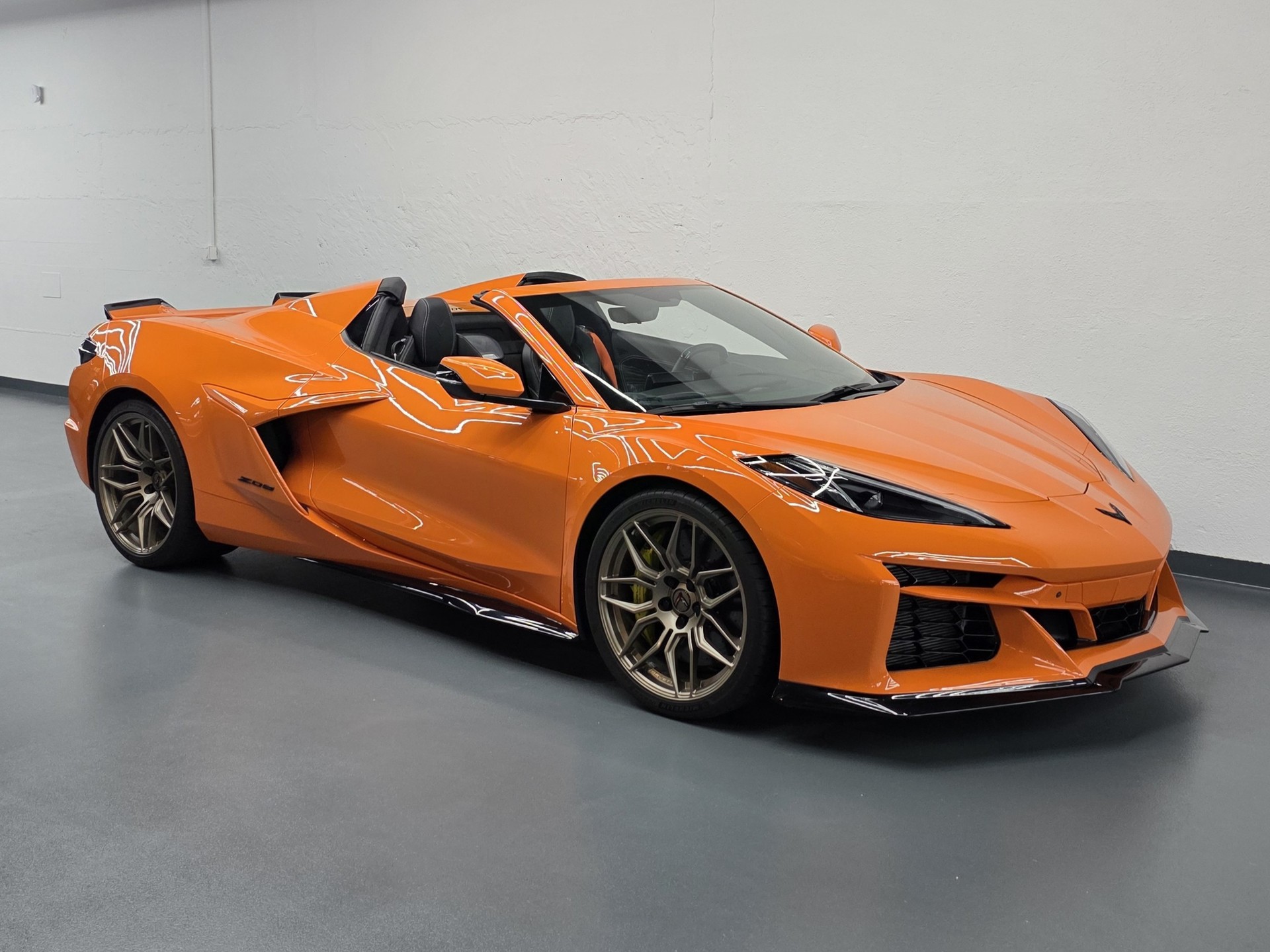 CHEVROLET Corvette Z06 Cabriolet 3LZ (US VERSION OHNE OPF MIT 681 PS)-showroom-element-1