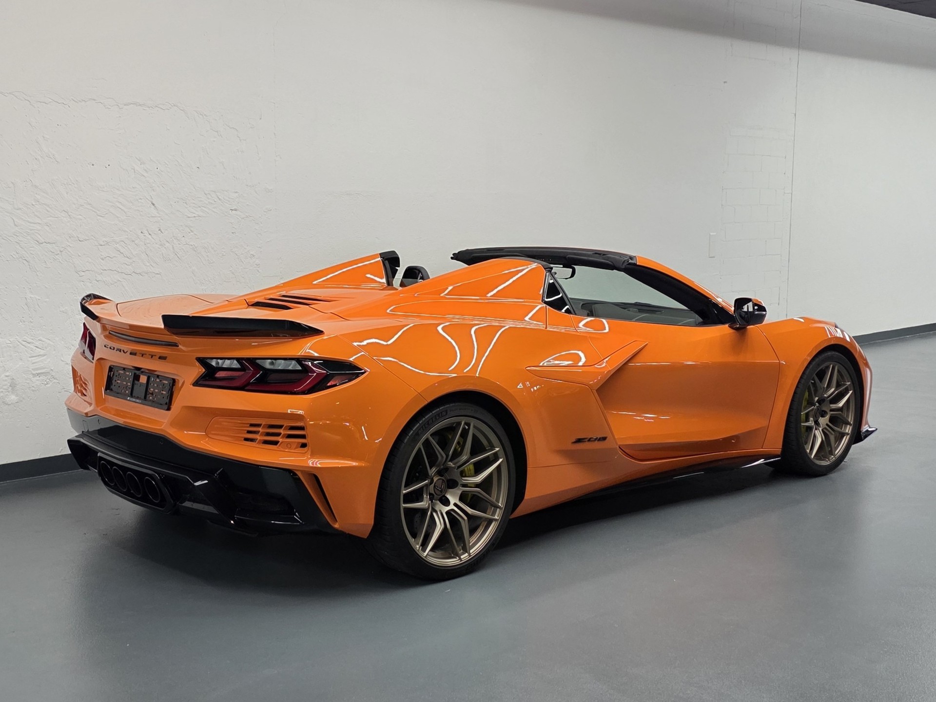 CHEVROLET Corvette Z06 Cabriolet 3LZ (US VERSION OHNE OPF MIT 681 PS)-showroom-element-2