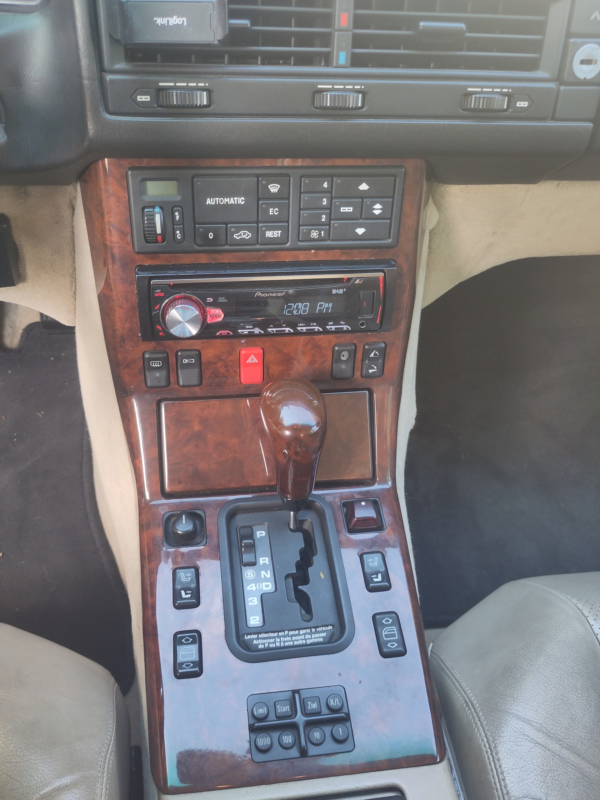 MERCEDES-BENZ 24-image-4