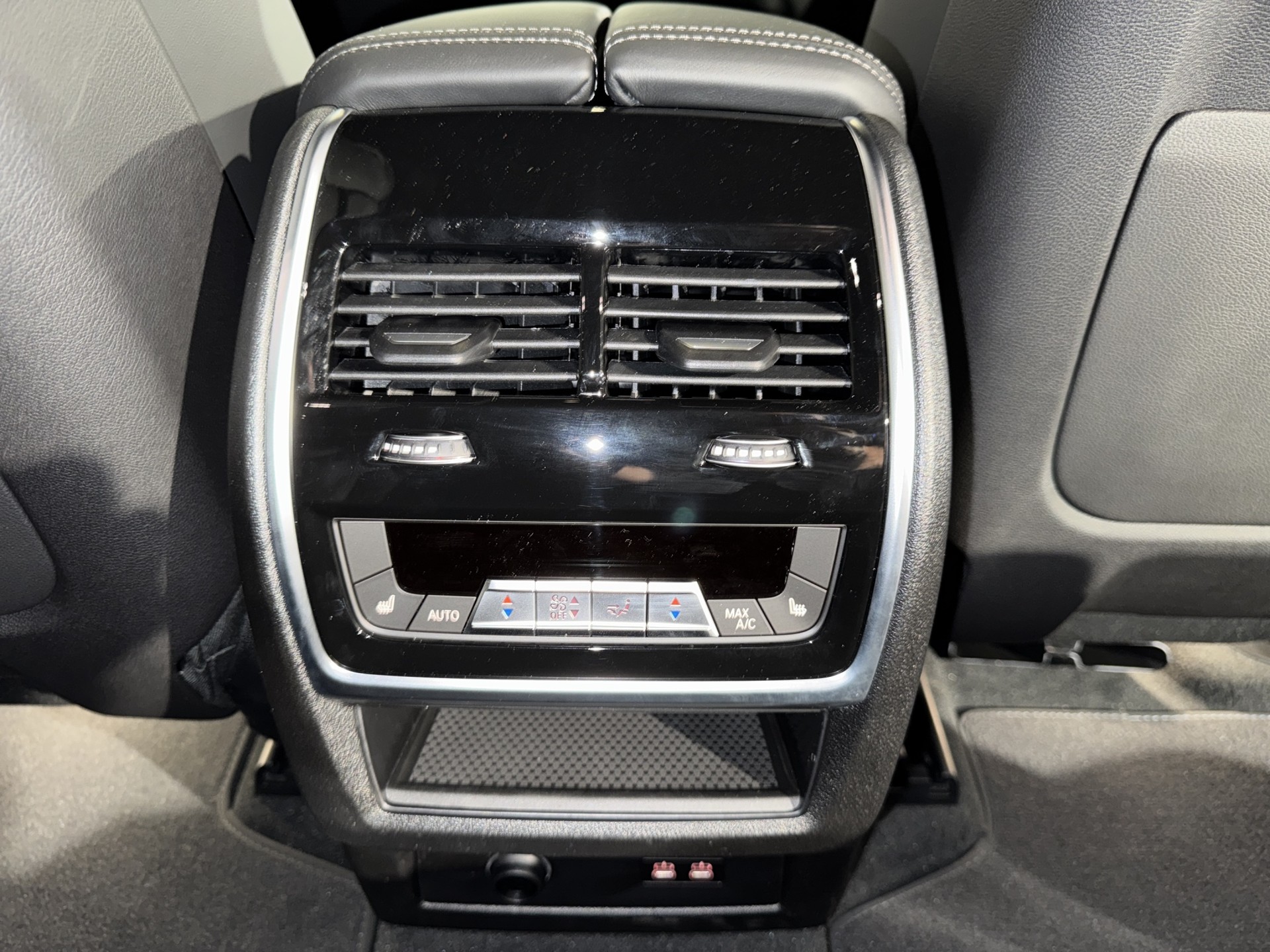 BMW X7 M60i-image-9
