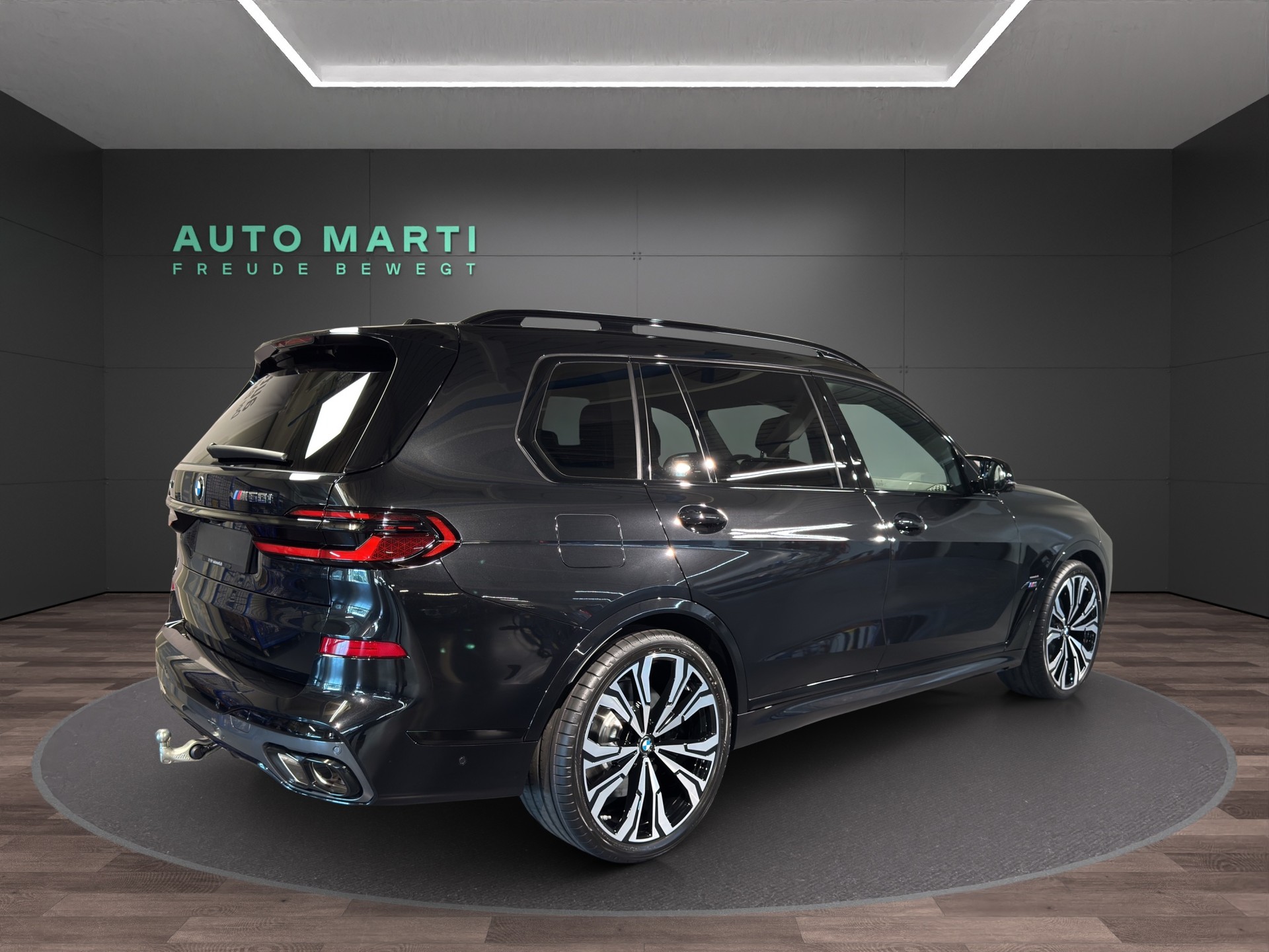 BMW X7 M60i-image-3