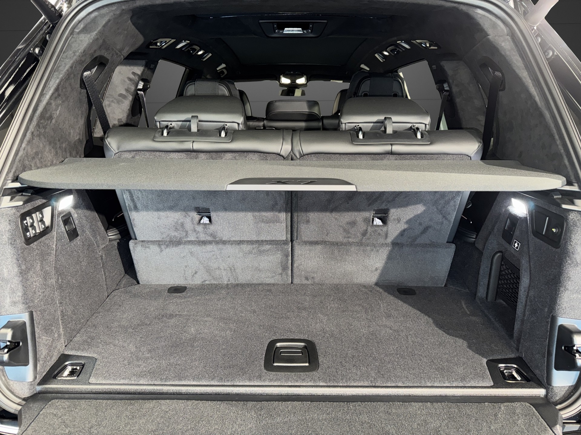 BMW X7 M60i-image-15