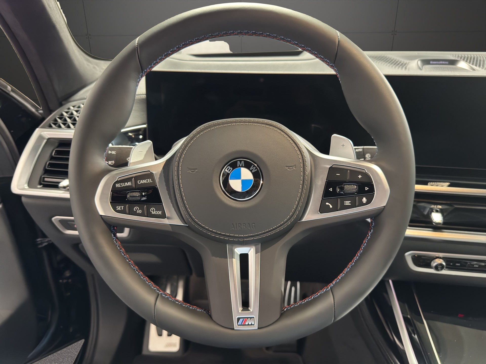 BMW X7 M60i-image-13