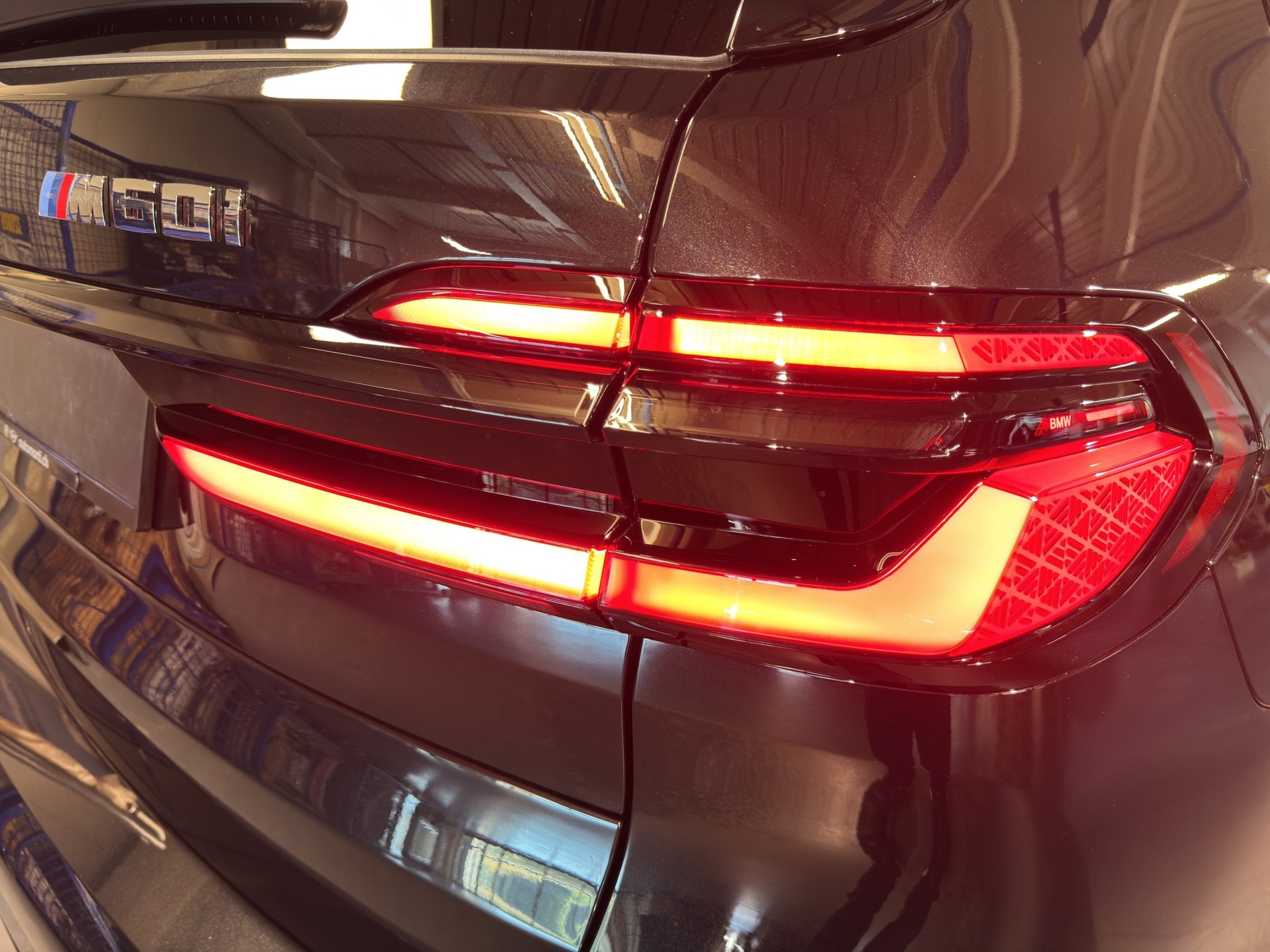 BMW X7 M60i-image-5