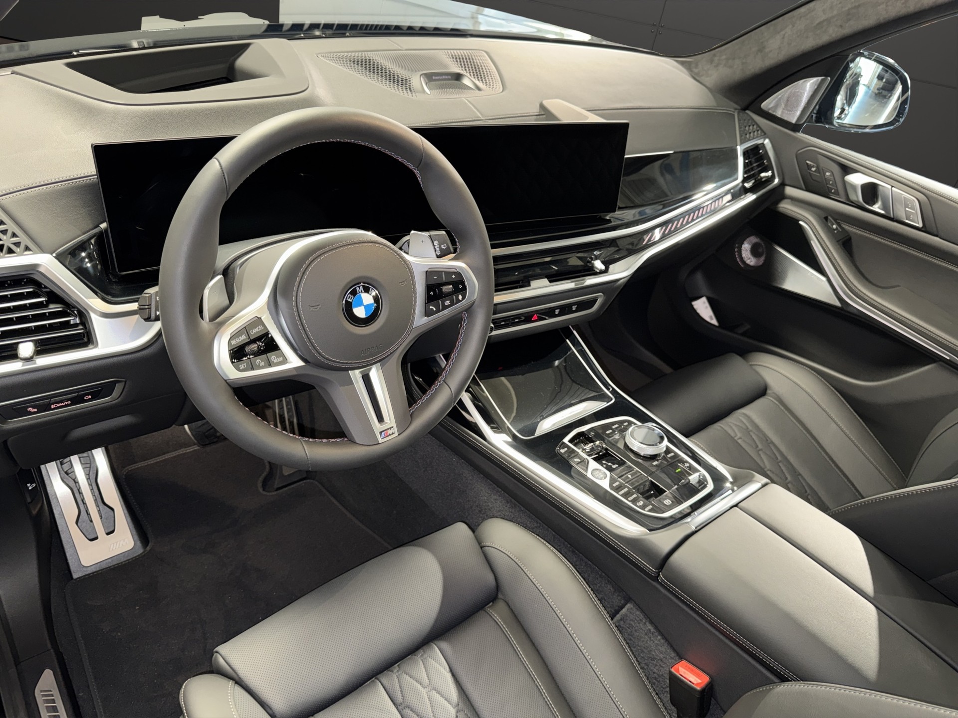 BMW X7 M60i-image-7