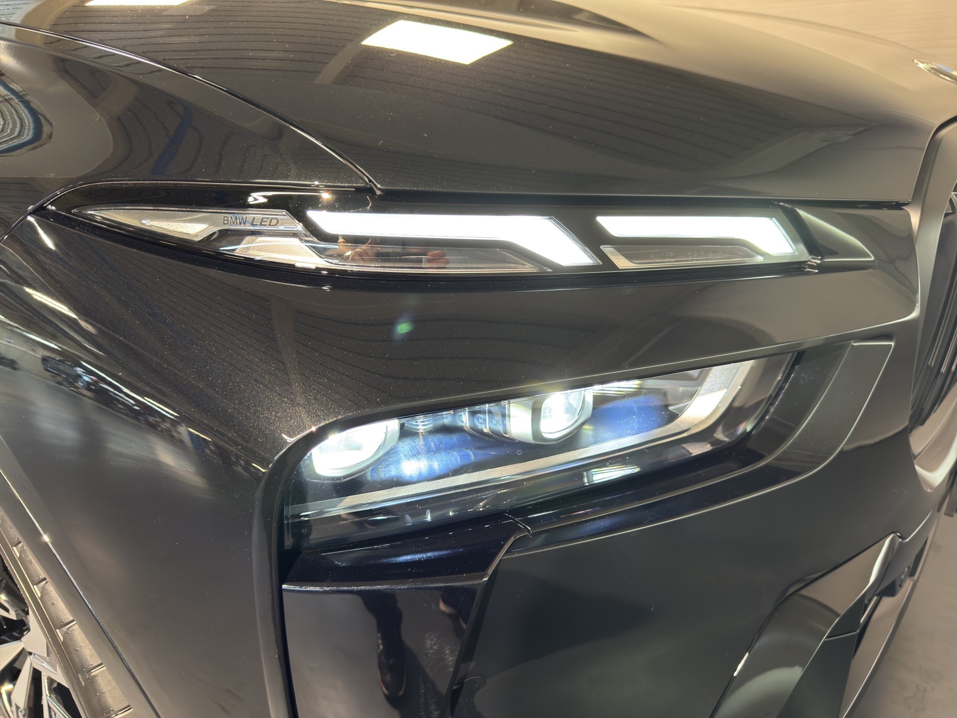 BMW X7 M60i-image-6