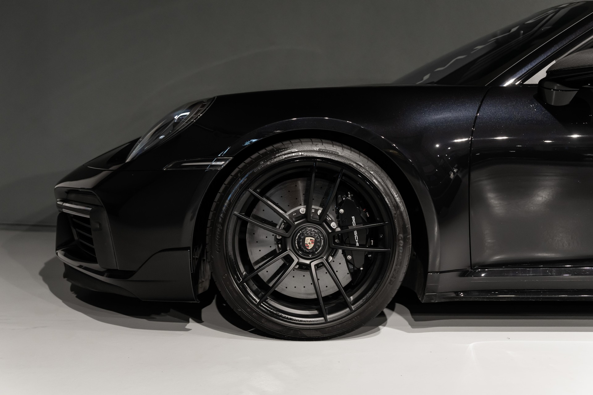 PORSCHE 911 Coupé 3.7 Turbo S PDK Aero-image-3