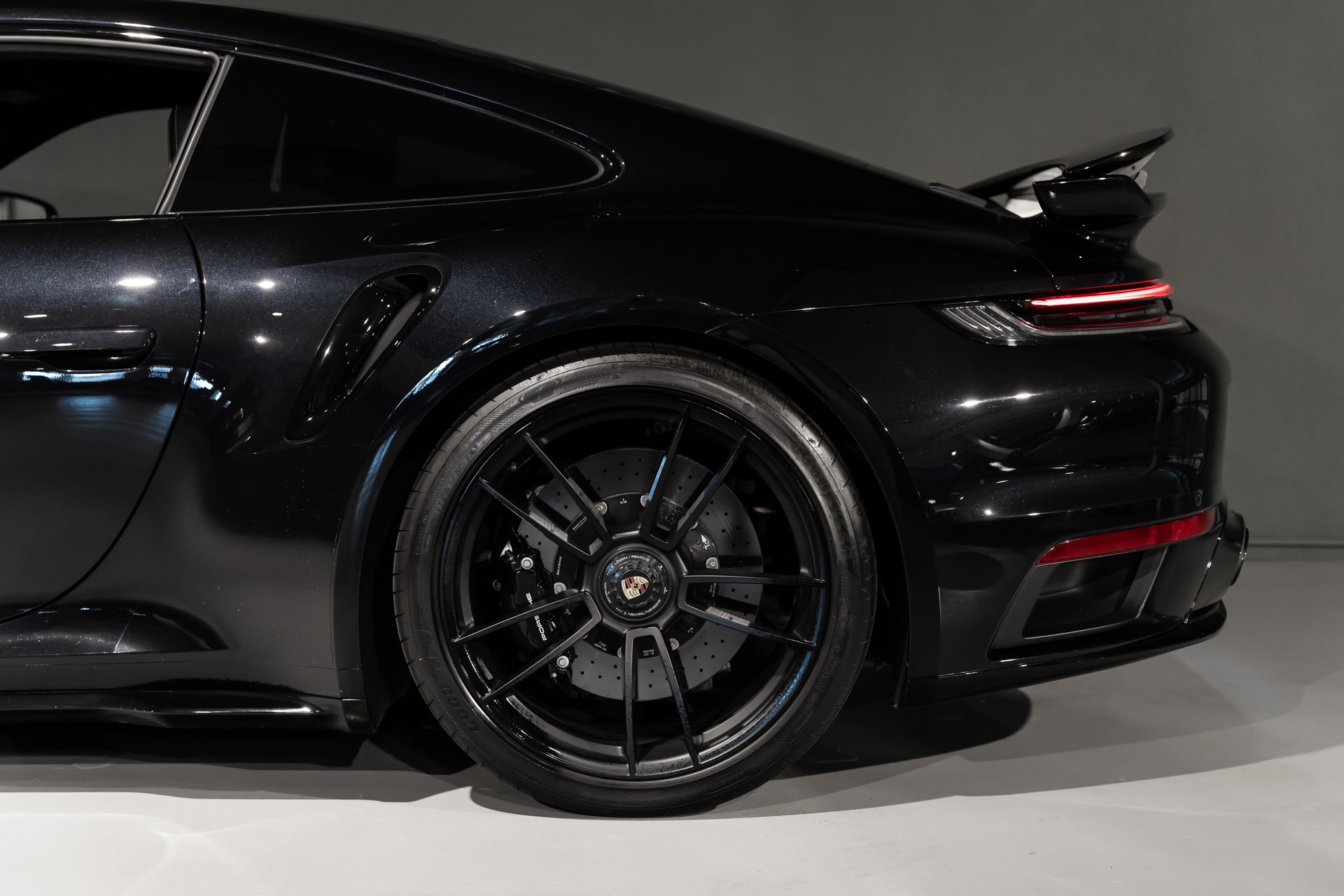 PORSCHE 911 Coupé 3.7 Turbo S PDK Aero-image-2