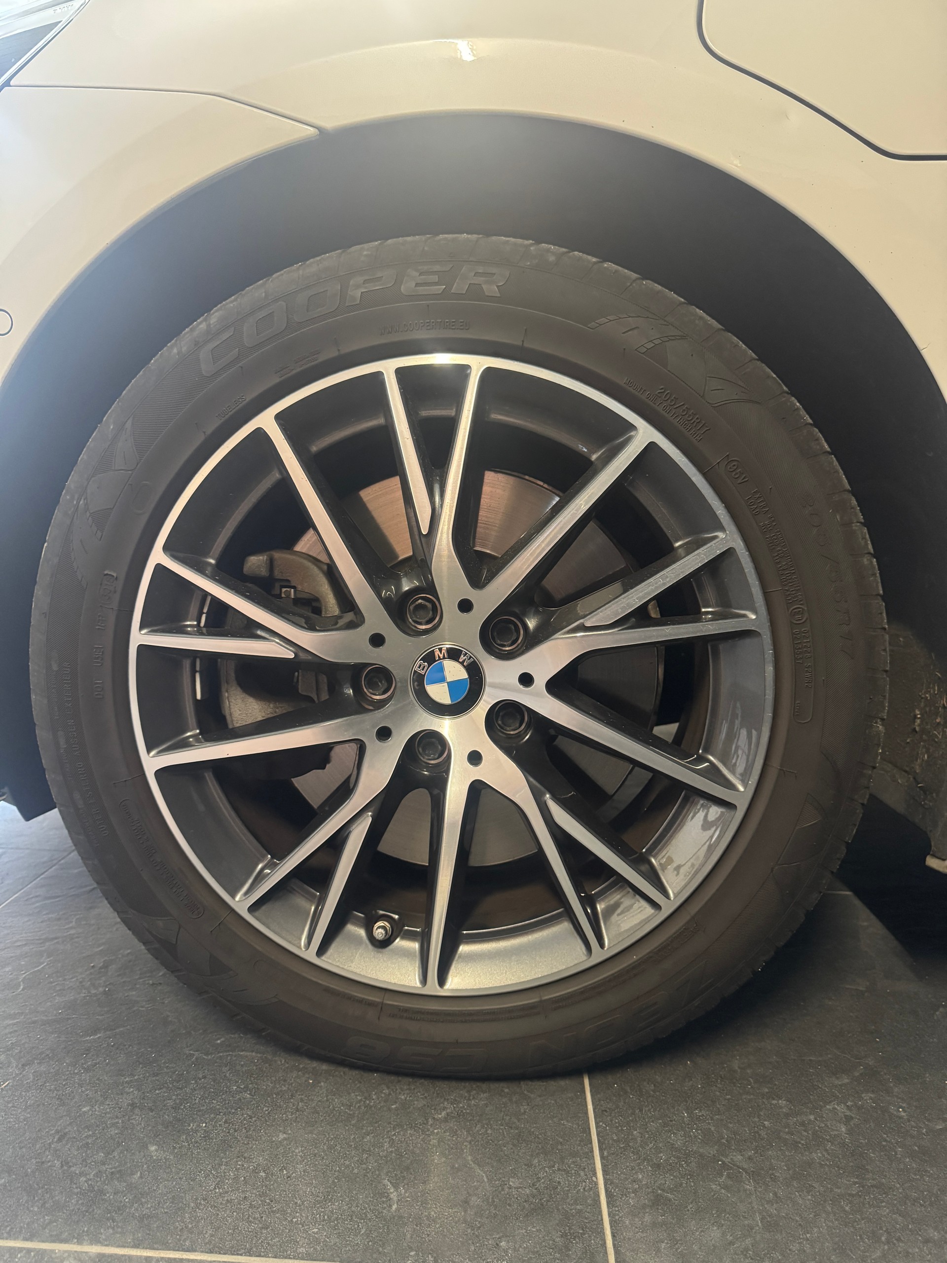 BMW 225xe-image-5