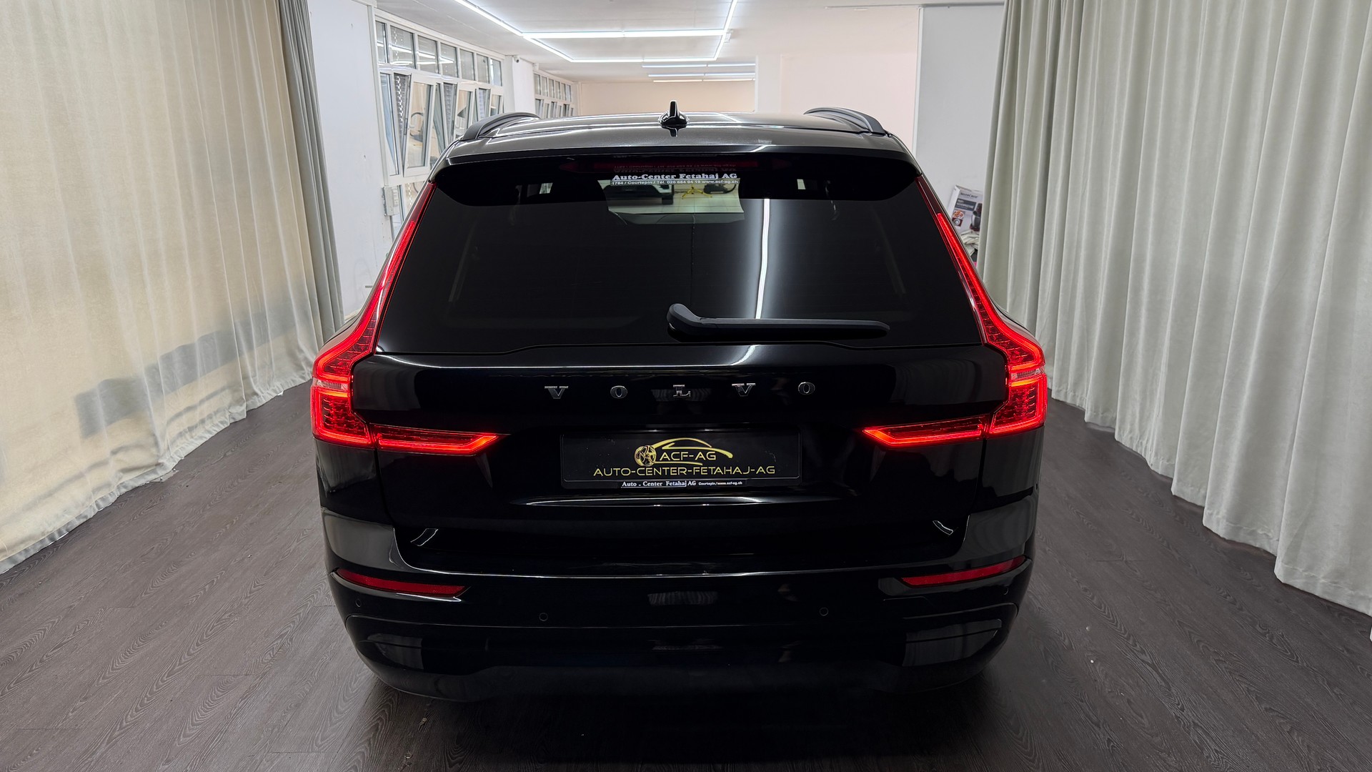 VOLVO XC60 B4 Diesel Mild Hybrid AWD Momentum Geartronic-image-4
