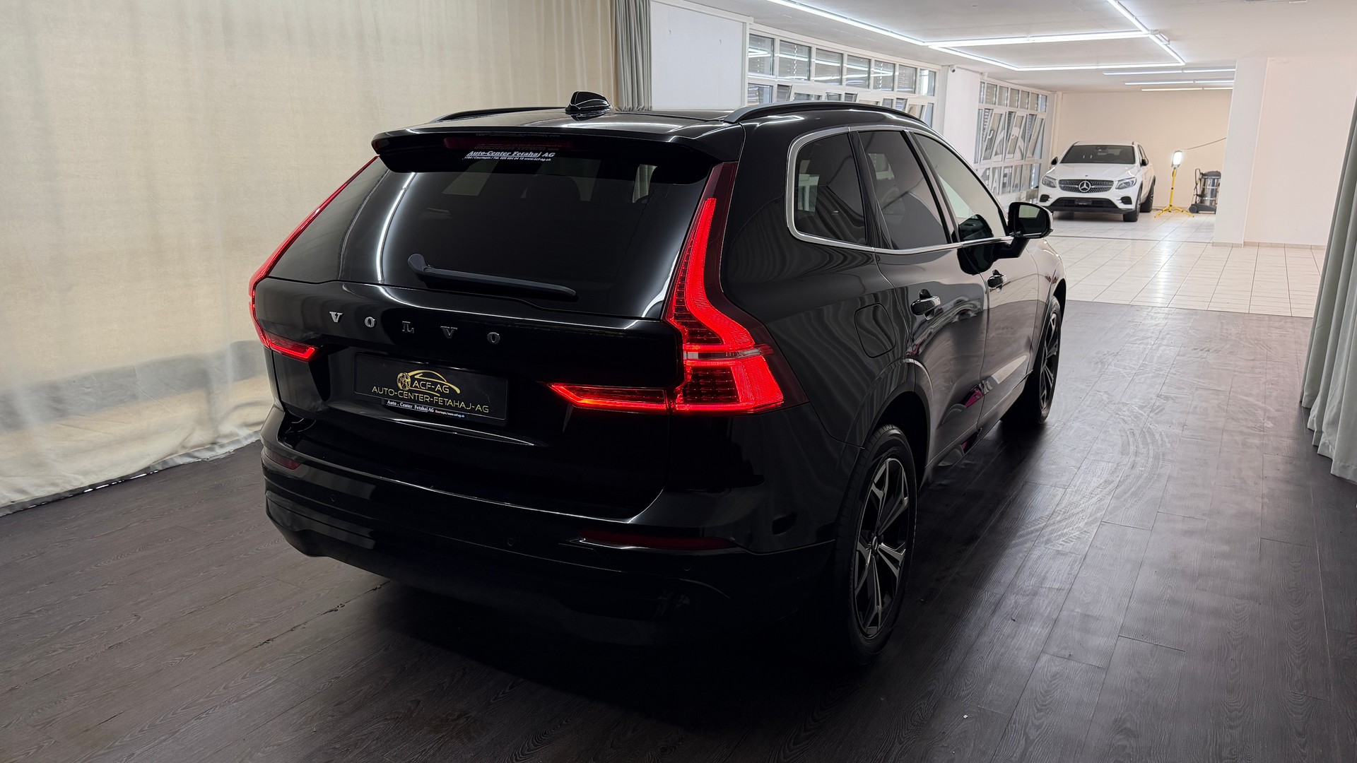 VOLVO XC60 B4 Diesel Mild Hybrid AWD Momentum Geartronic-image-3