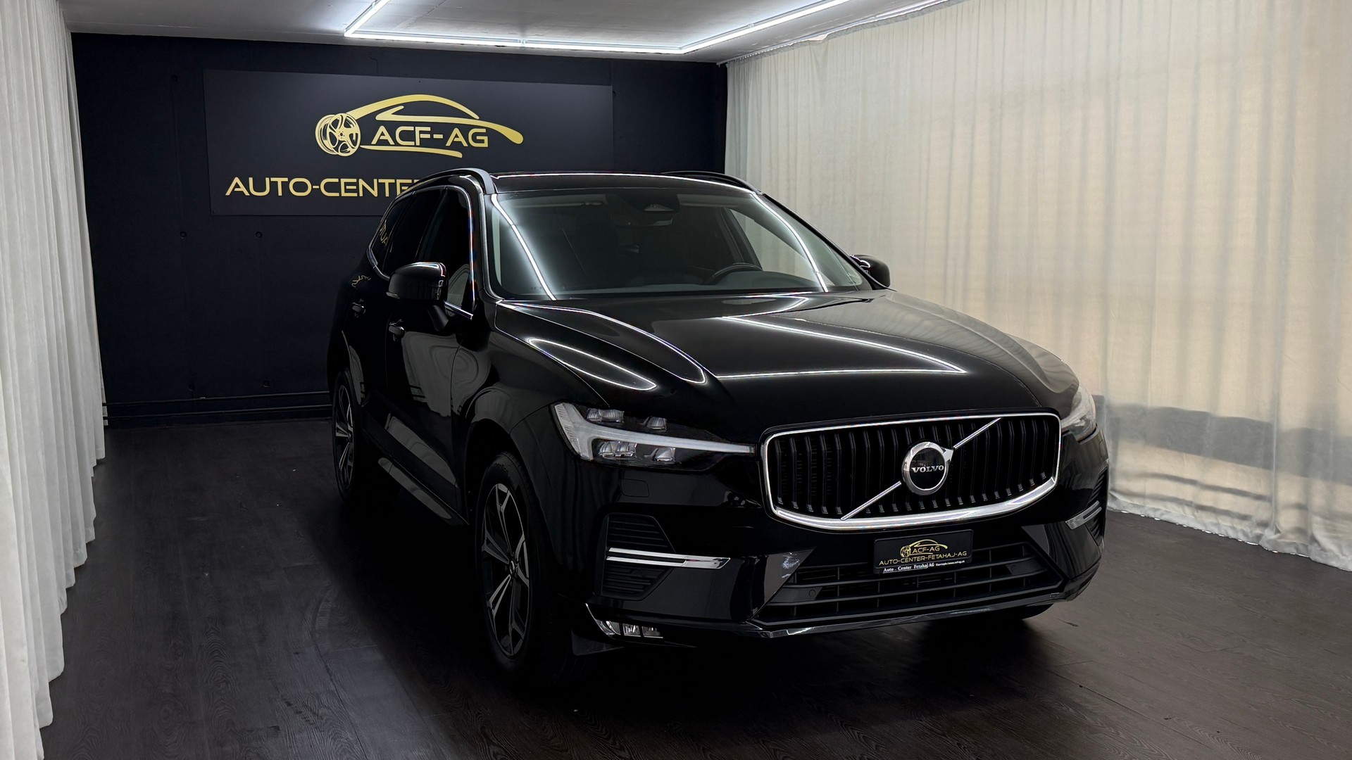 VOLVO XC60 B4 Diesel Mild Hybrid AWD Momentum Geartronic-image-2