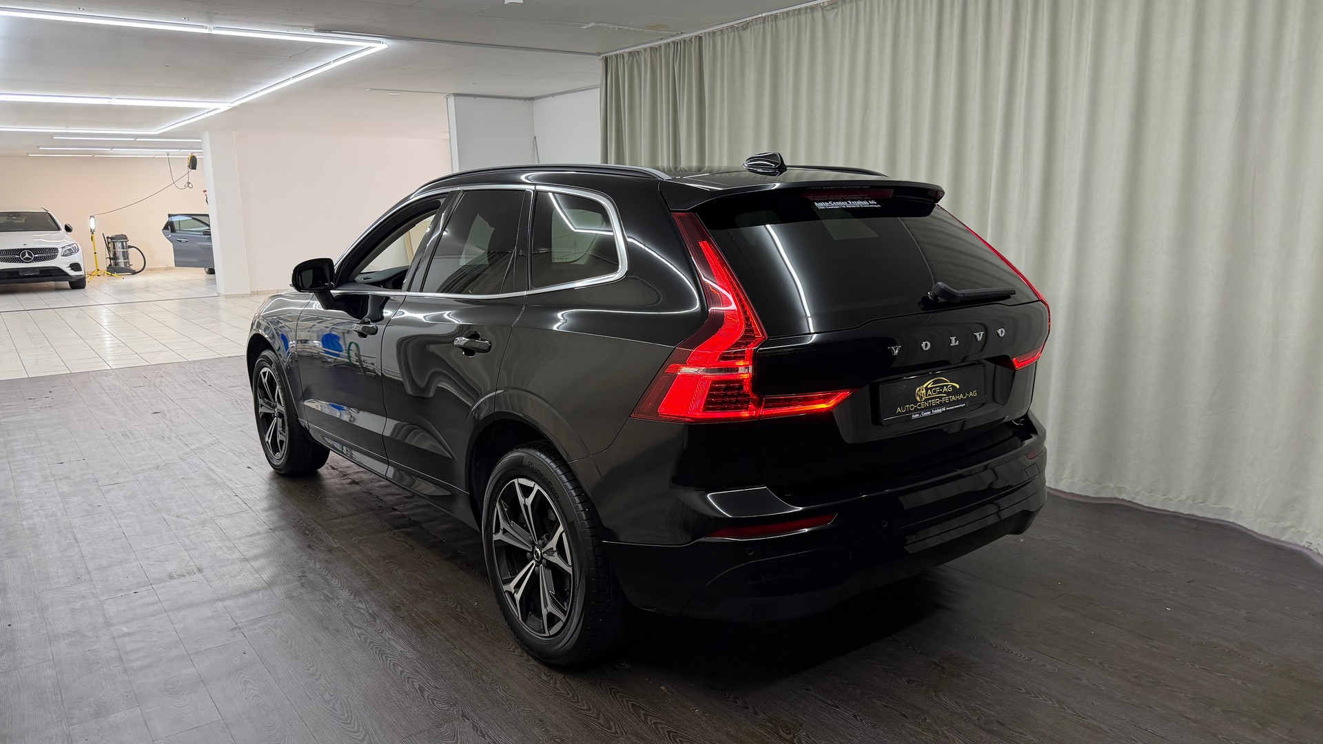 VOLVO XC60 B4 Diesel Mild Hybrid AWD Momentum Geartronic-image-5