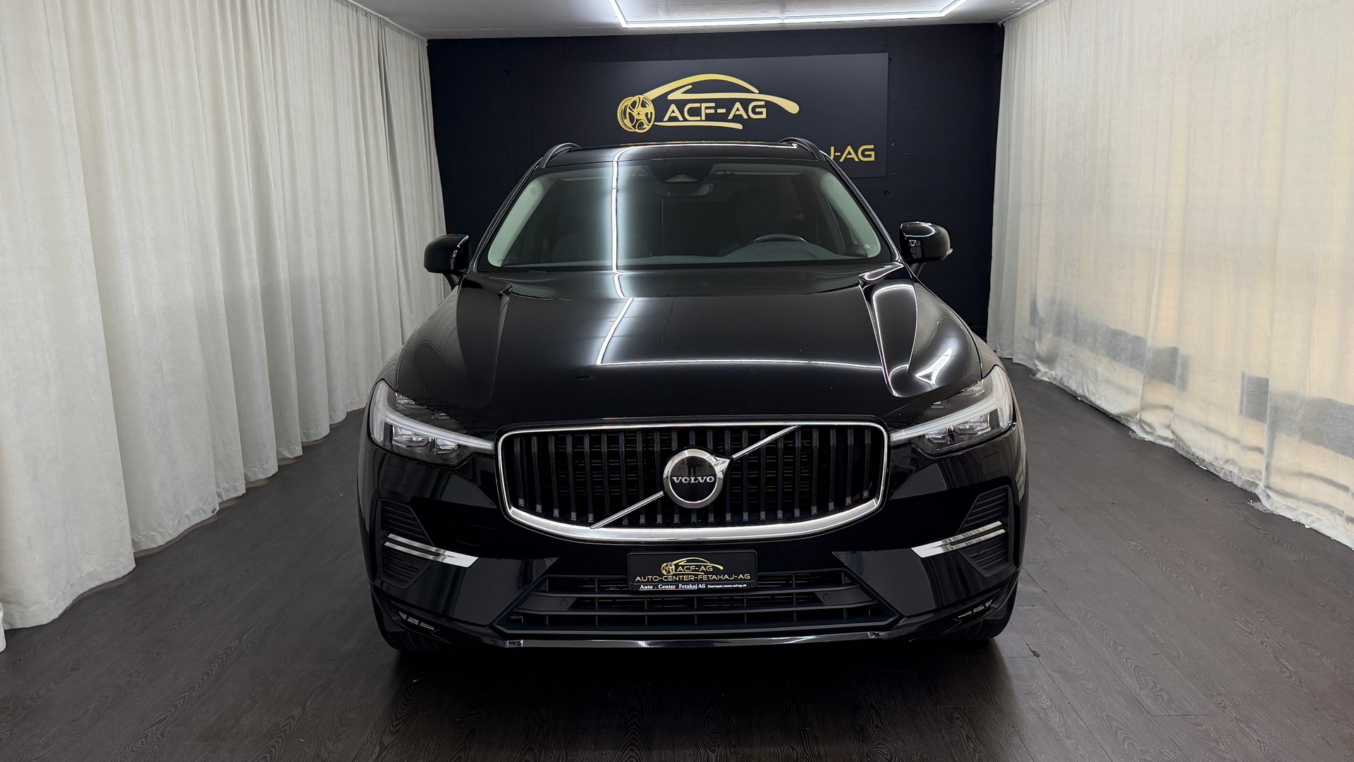 VOLVO XC60 B4 Diesel Mild Hybrid AWD Momentum Geartronic-image-1