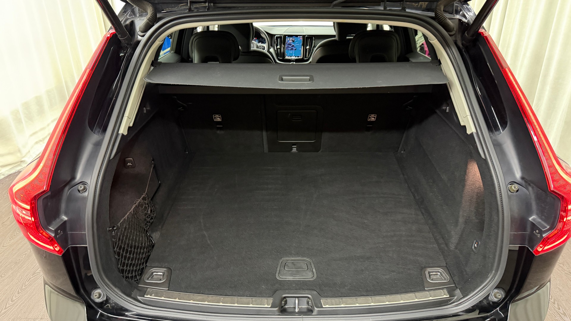 VOLVO XC60 B4 Diesel Mild Hybrid AWD Momentum Geartronic-image-14