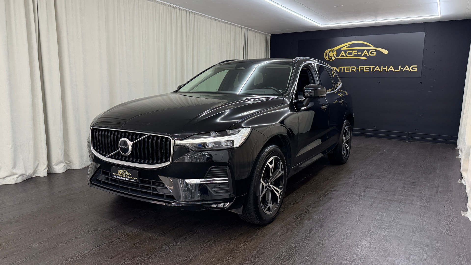 VOLVO XC60 B4 Diesel Mild Hybrid AWD Momentum Geartronic-image-0