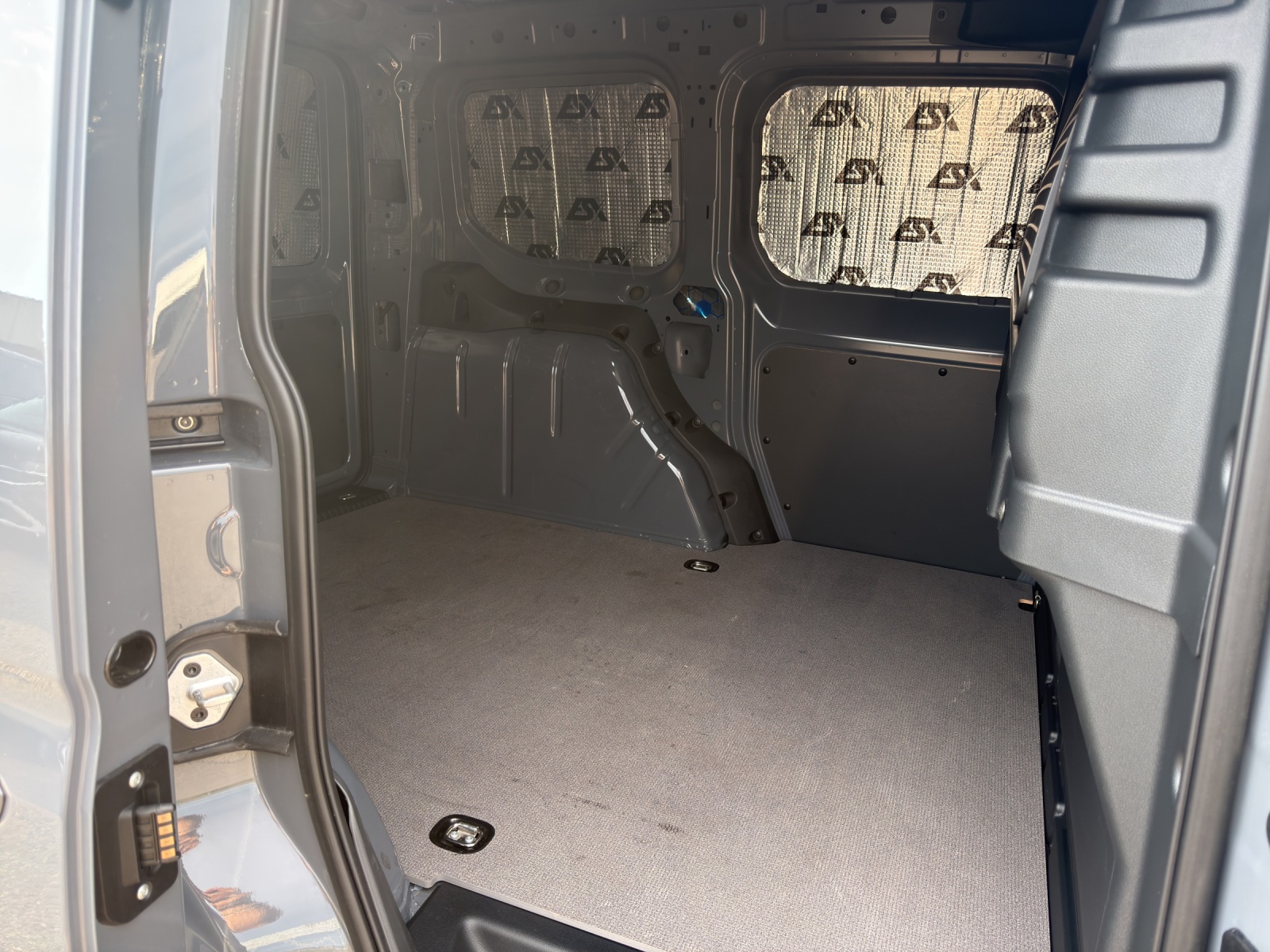 VW Caddy Cargo 2.0TDI DSG-image-12