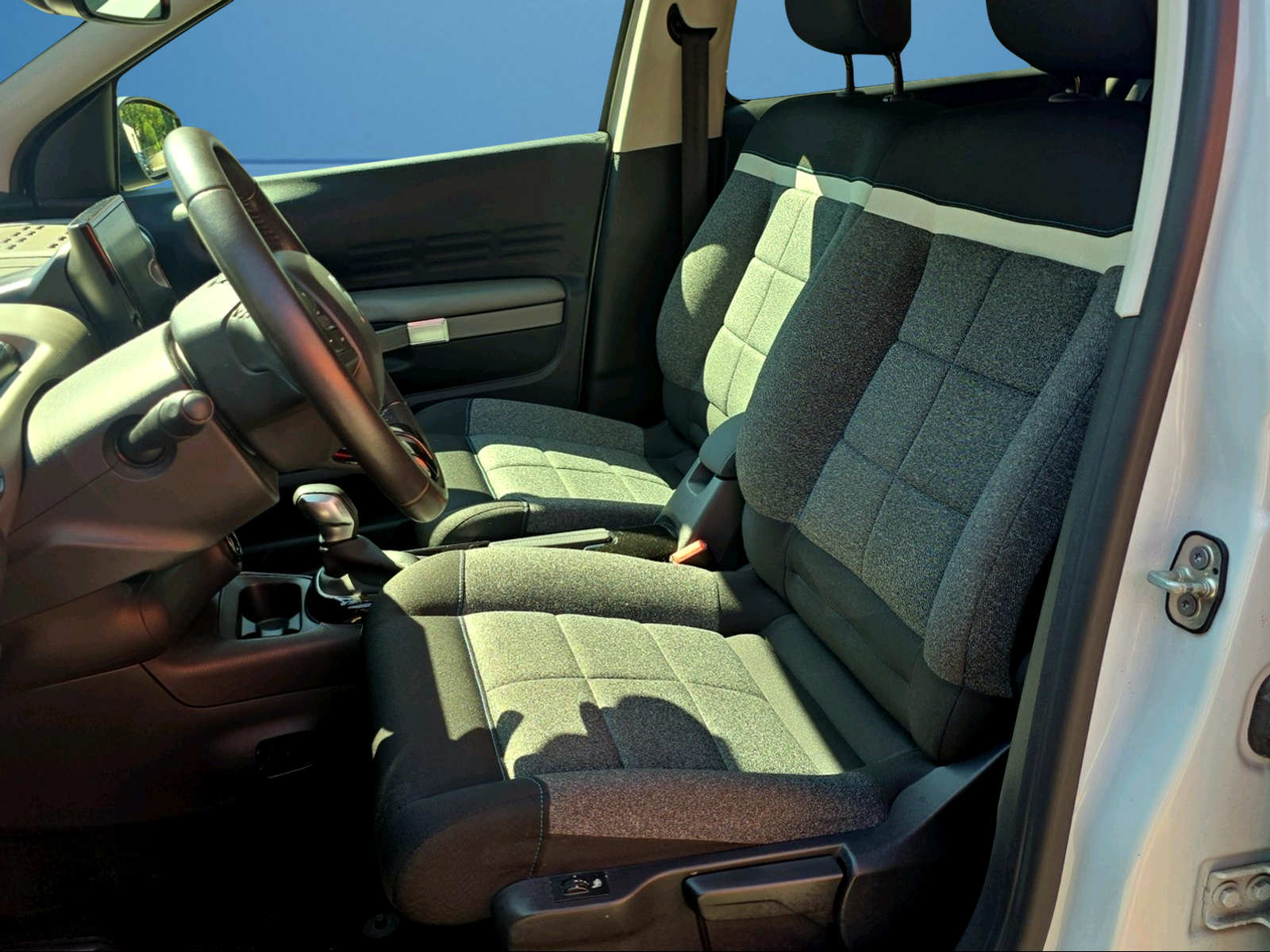 CITROEN C4 Cactus 1.2 e-THP Shine EAT6-image-14