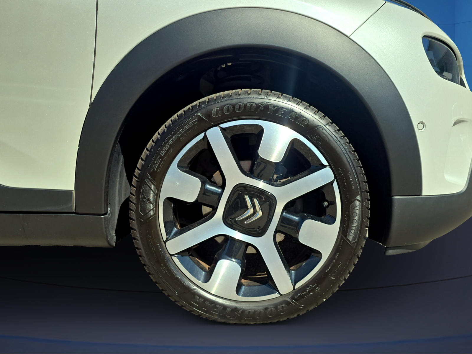 CITROEN C4 Cactus 1.2 e-THP Shine EAT6-image-7