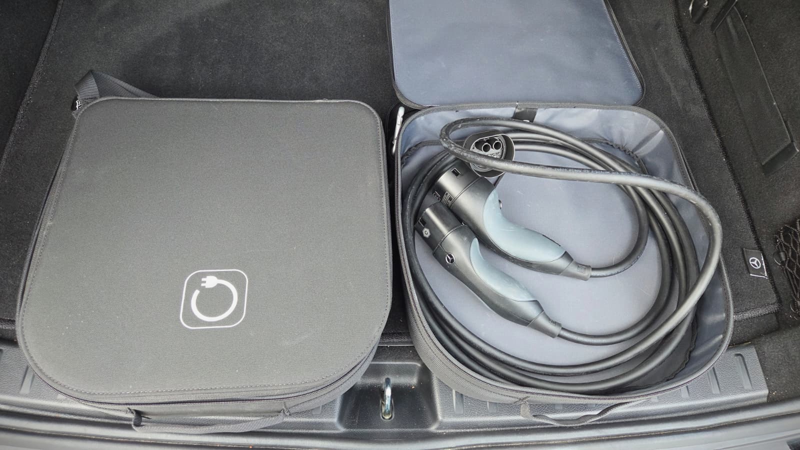 MERCEDES-BENZ EQA 300 4Matic-image-12
