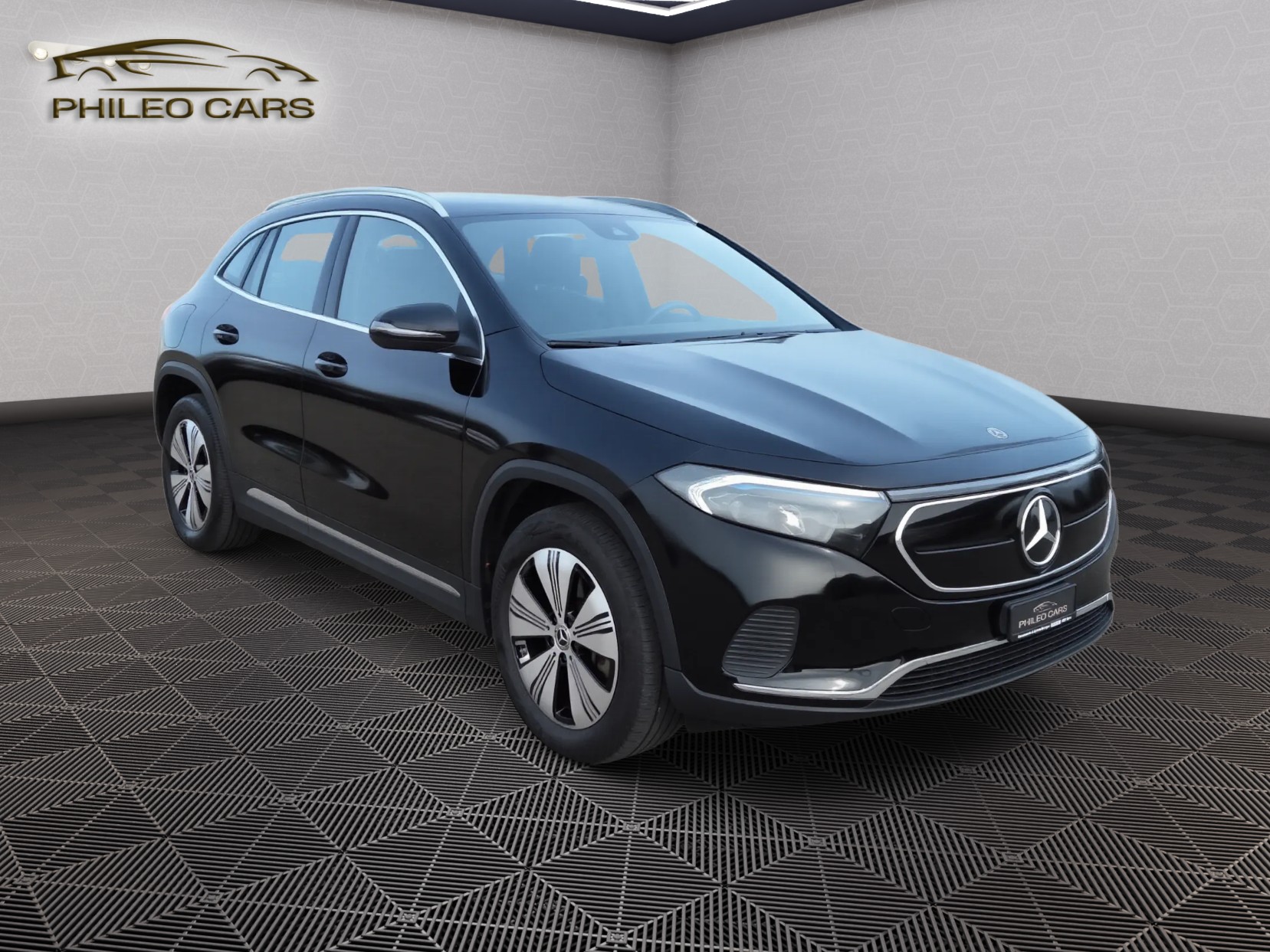 MERCEDES-BENZ EQA 300 4Matic-image-2