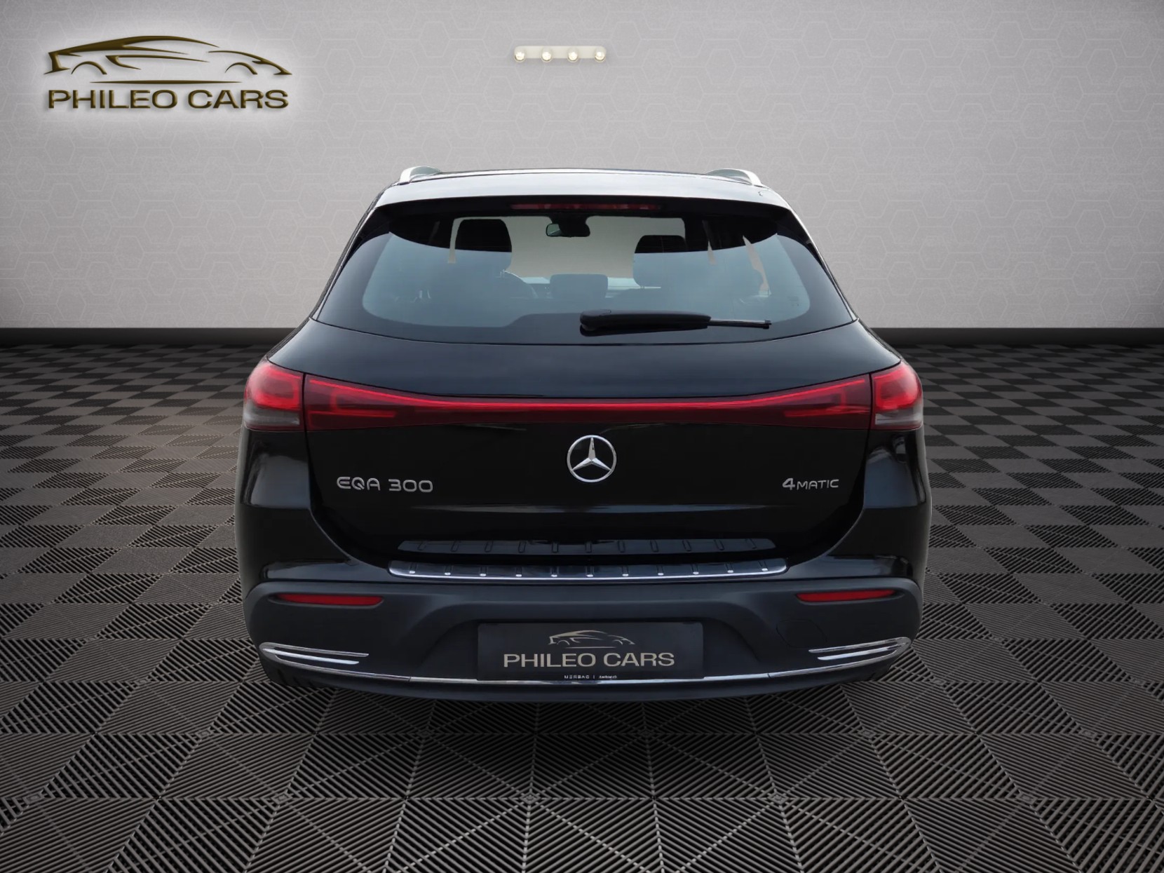 MERCEDES-BENZ EQA 300 4Matic-image-6