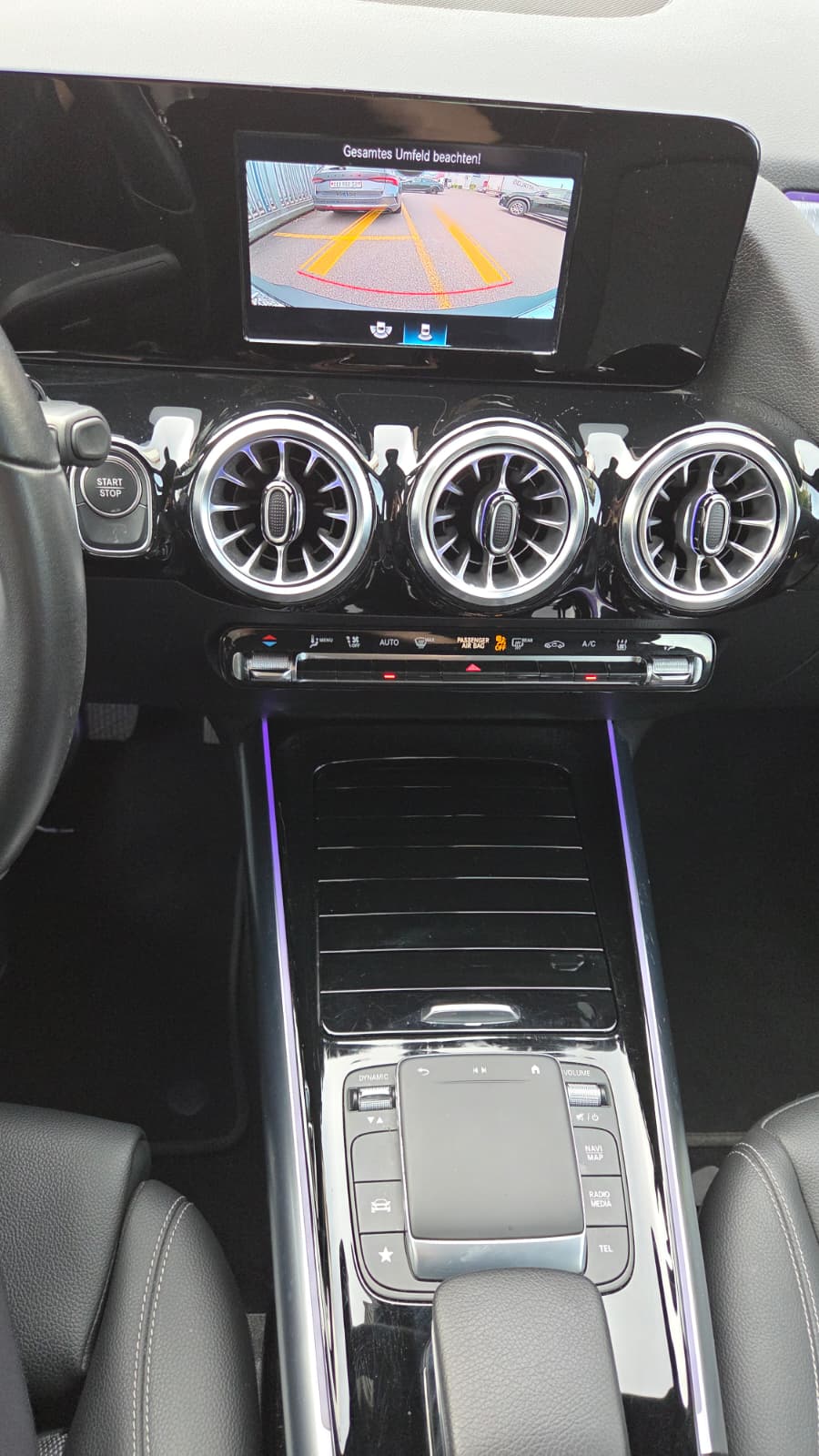 MERCEDES-BENZ EQA 300 4Matic-image-11