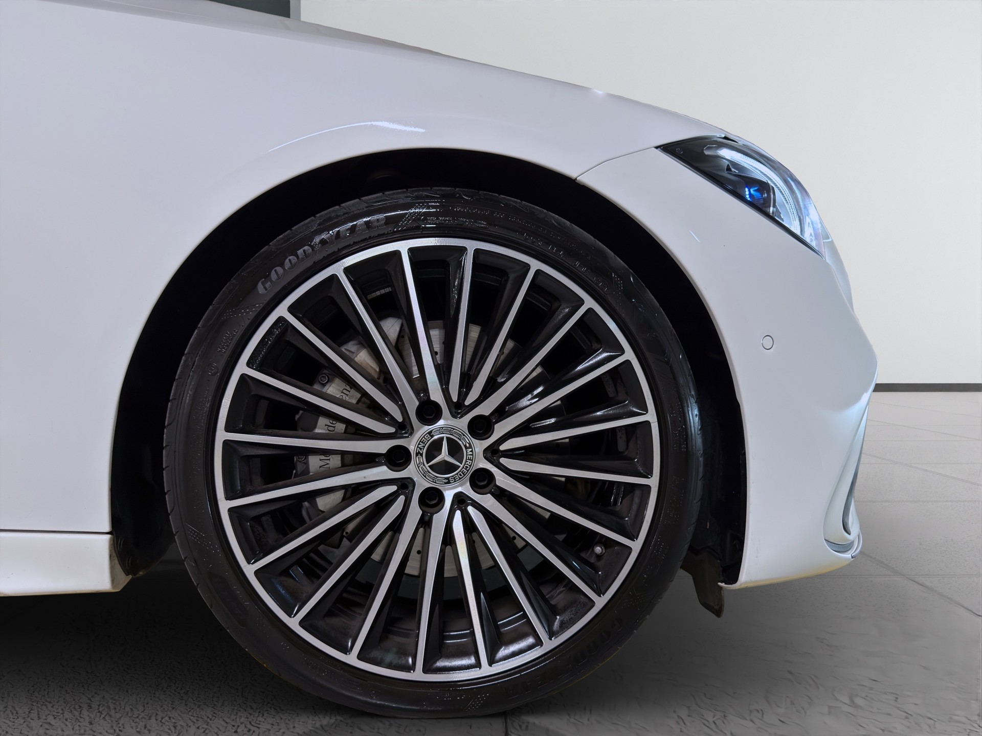 MERCEDES-BENZ C 300 4Matic AMG Line-image-25