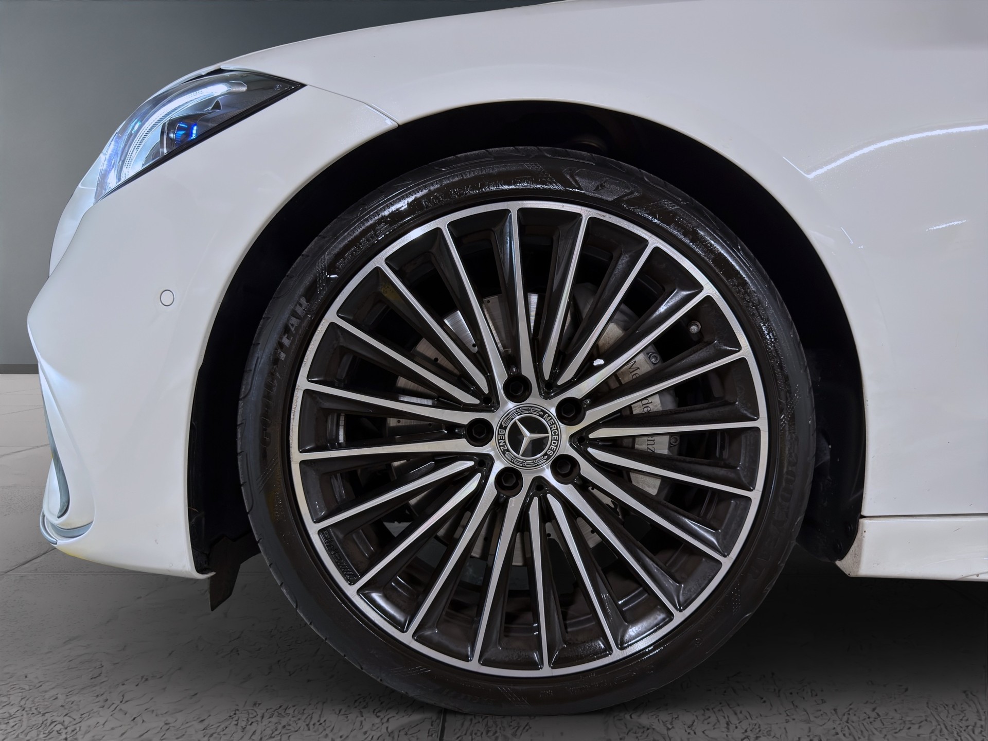 MERCEDES-BENZ C 300 4Matic AMG Line-image-24