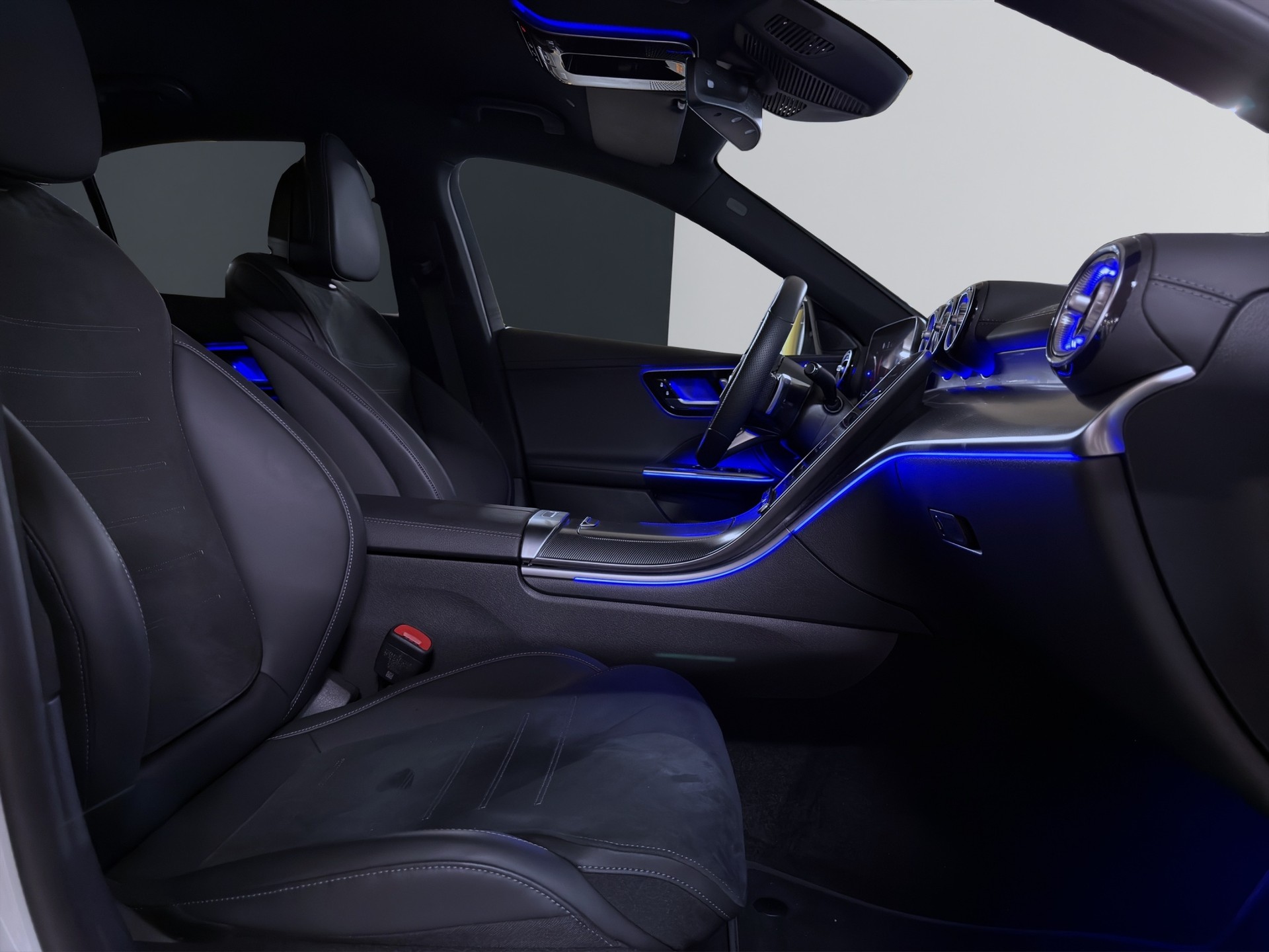 MERCEDES-BENZ C 300 4Matic AMG Line-image-23